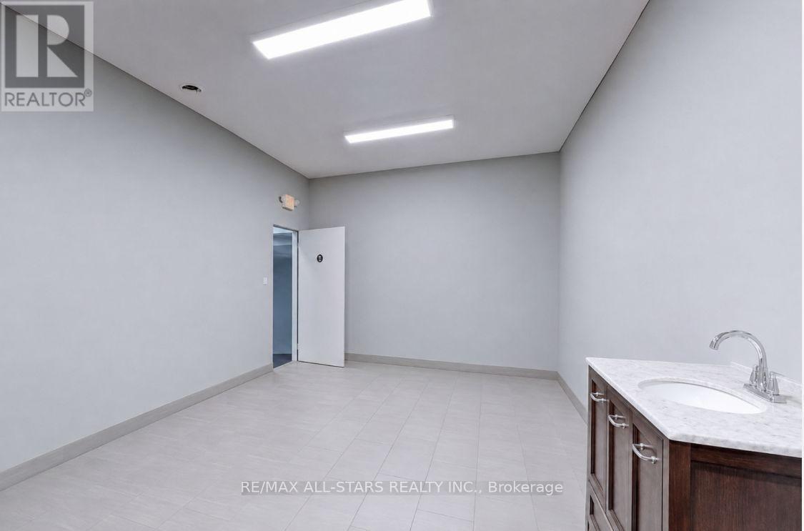 104a3 - 715 Queen Street E, Toronto, Ontario  M4M 1H1 - Photo 2 - E13722696