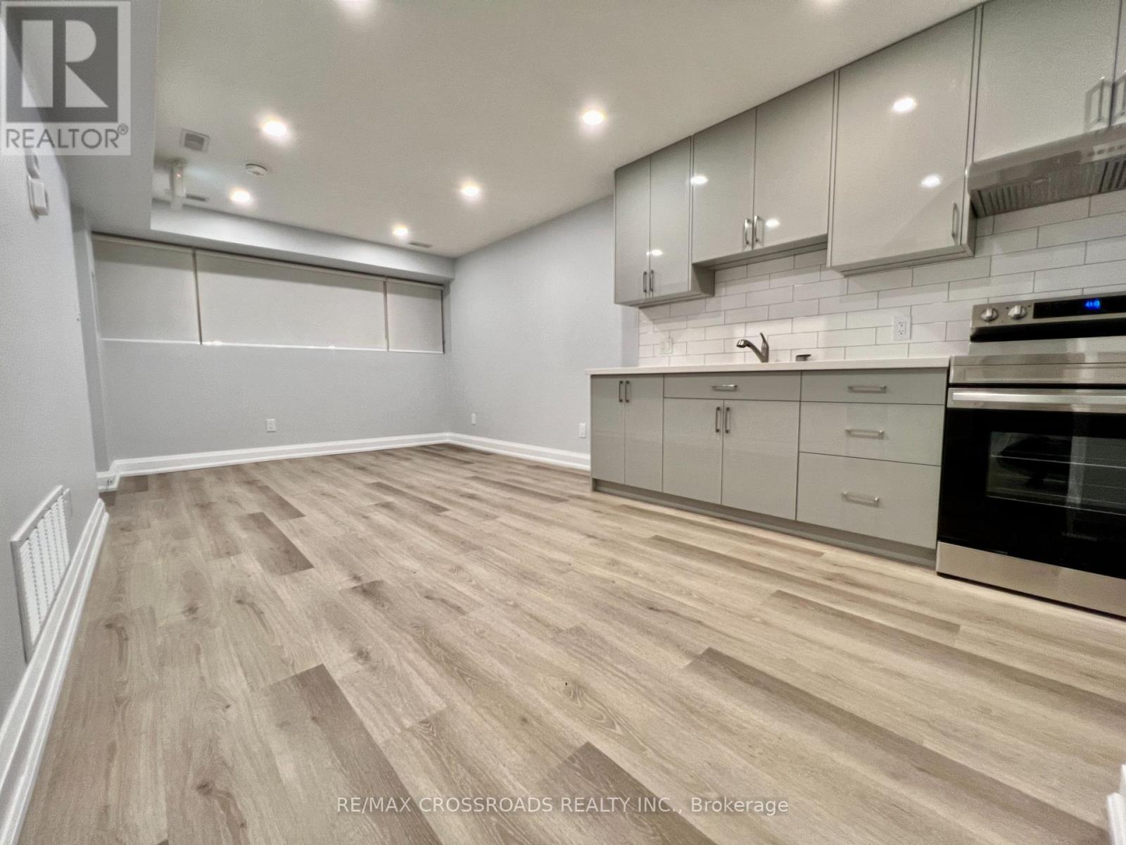 1 - 25 Glenside Avenue, Toronto, Ontario  M4L 2T6 - Photo 13 - E13722706