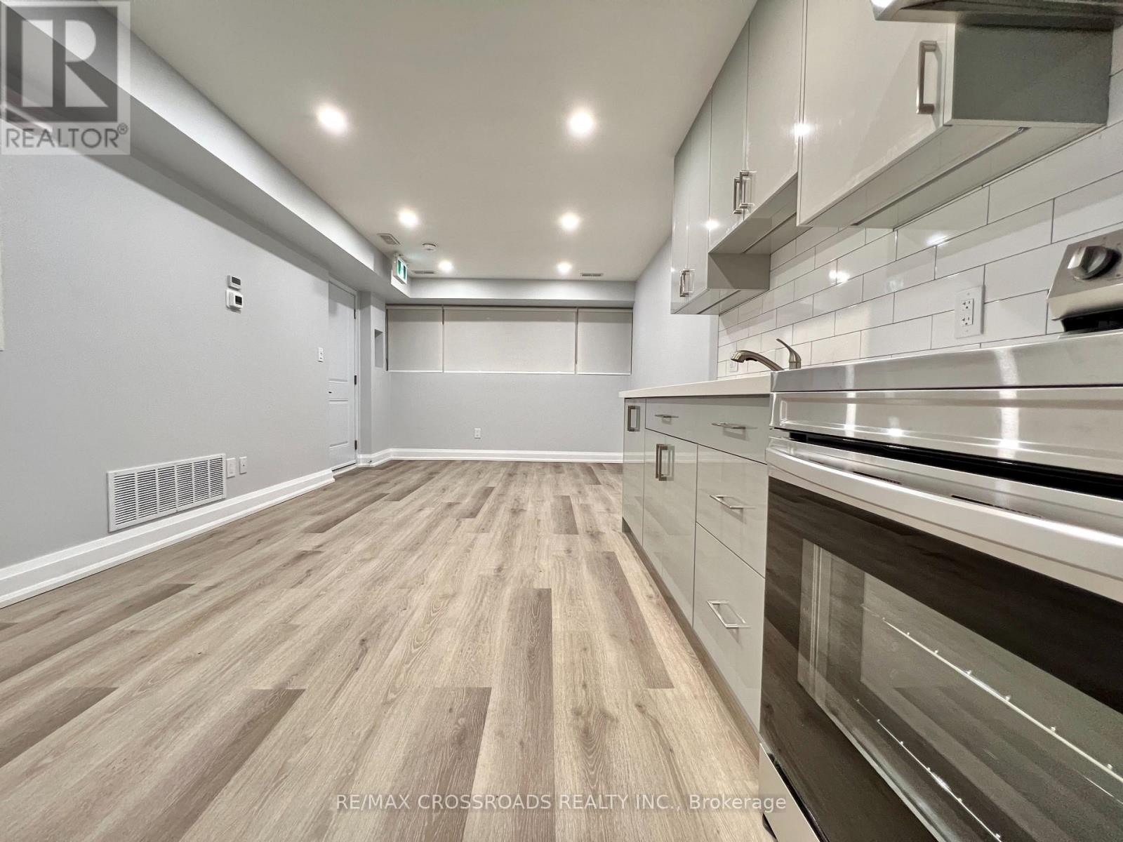 1 - 25 Glenside Avenue, Toronto, Ontario  M4L 2T6 - Photo 8 - E13722706