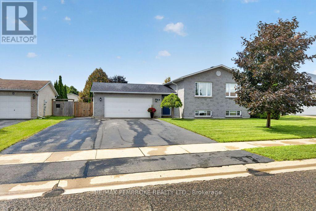 3 WINFIELD STREET, Petawawa, Ontario