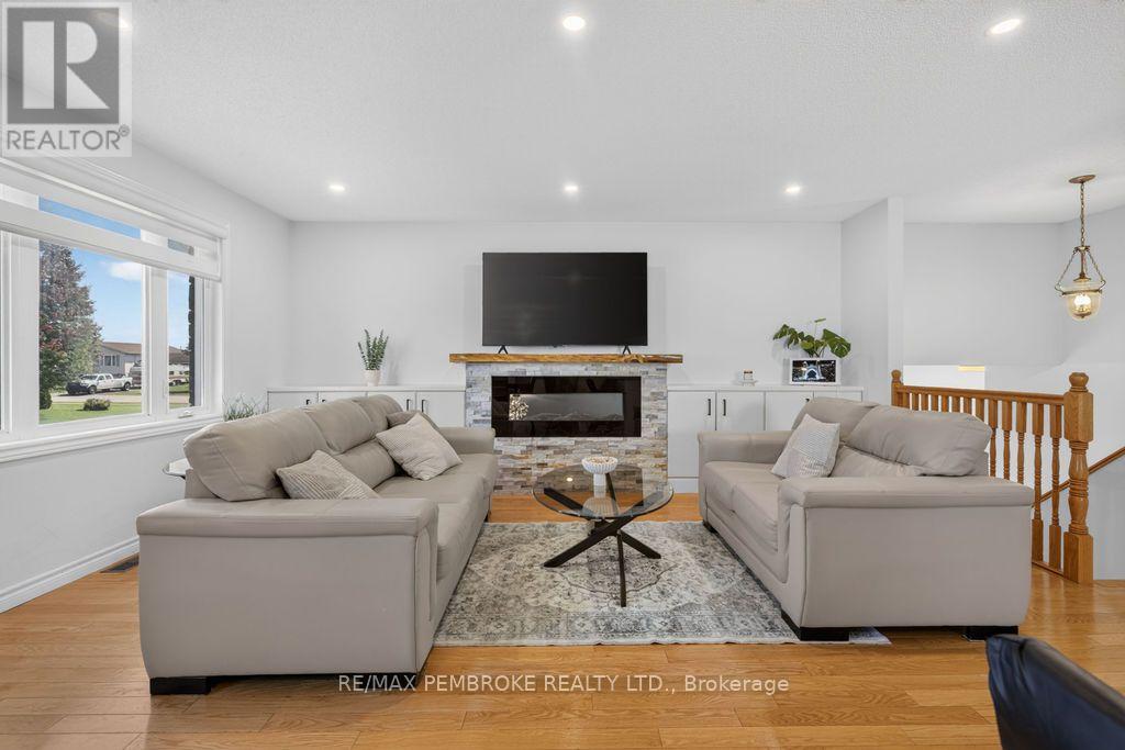 3 Winfield Street, Petawawa, Ontario  K8H 0A1 - Photo 15 - X13722686
