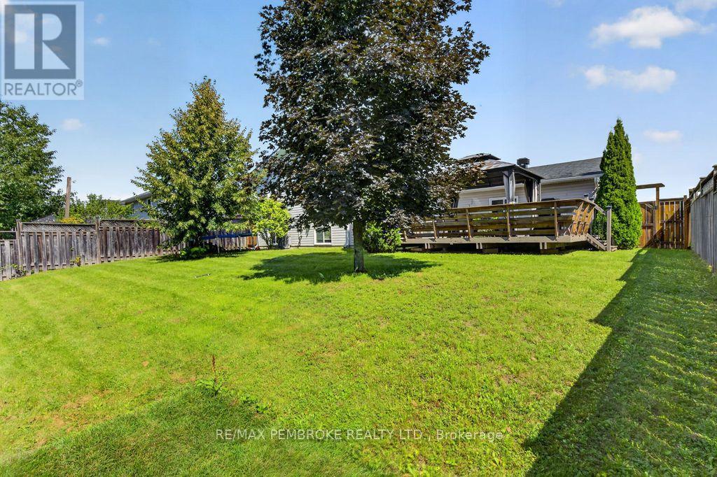 3 Winfield Street, Petawawa, Ontario  K8H 0A1 - Photo 7 - X13722686