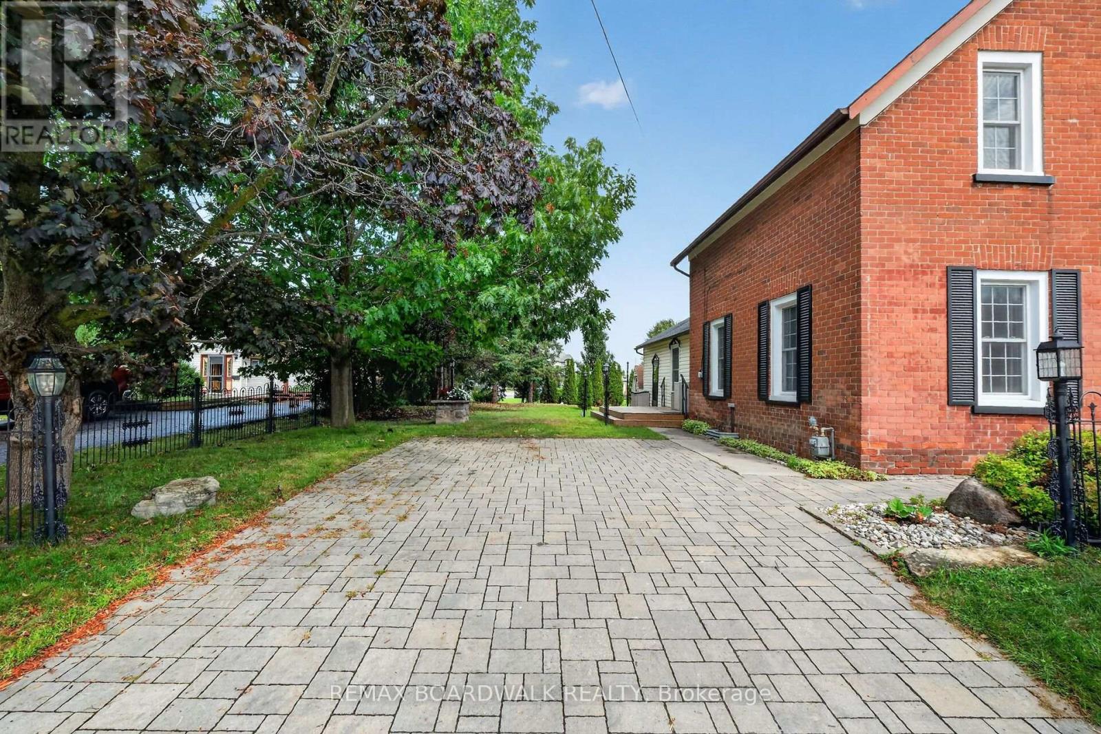 17 Francis Street, Carleton Place, Ontario  K7C 2J5 - Photo 2 - X13722586