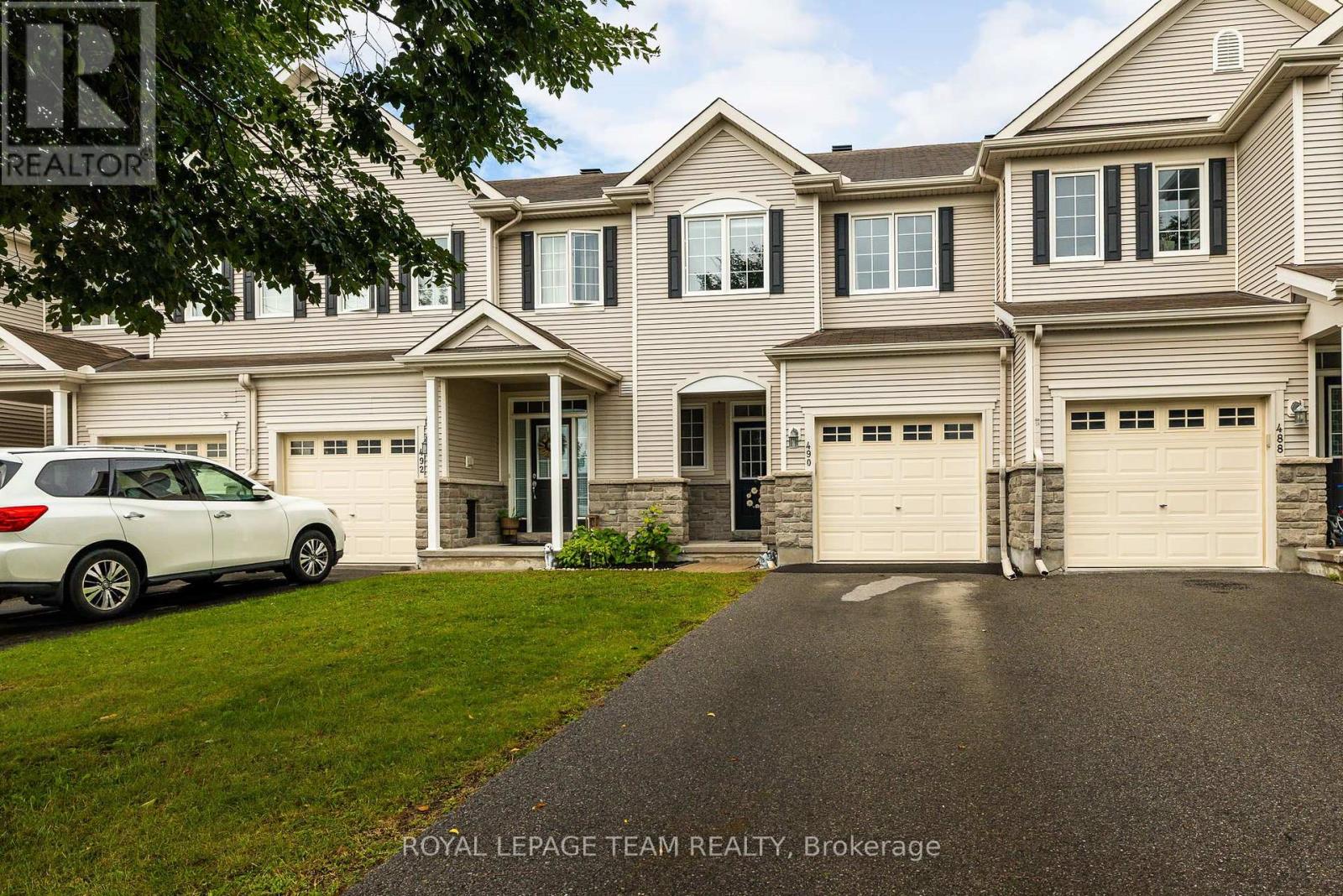 490 DUNDONALD DRIVE, Ottawa, Ontario