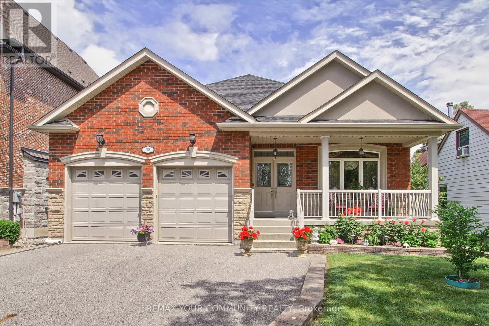 30 Elm Grove Avenue, Richmond Hill, Ontario  L4E 2T1 - Photo 2 - N13722608
