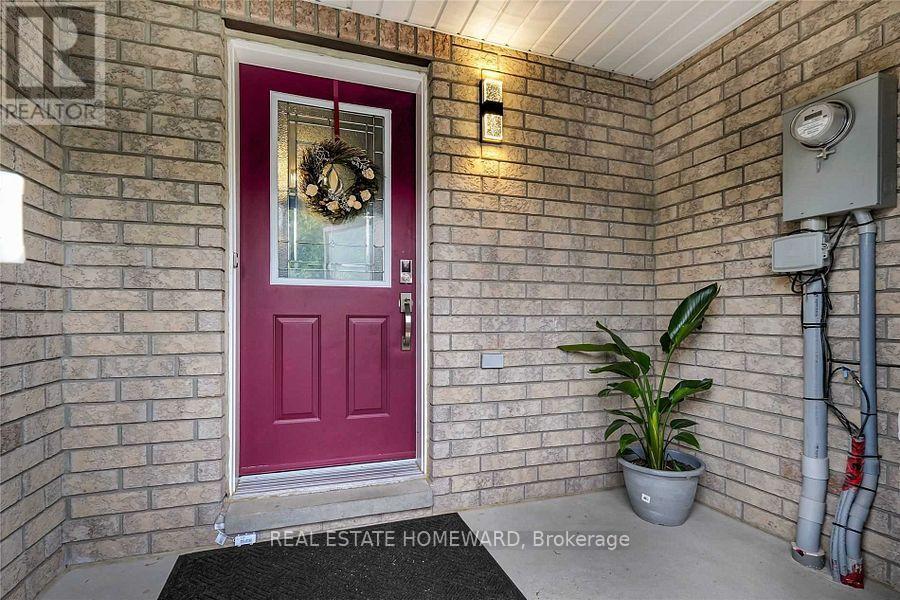 19 Bilbrough Street, Aurora, Ontario  L4G 7W3 - Photo 2 - N13722658