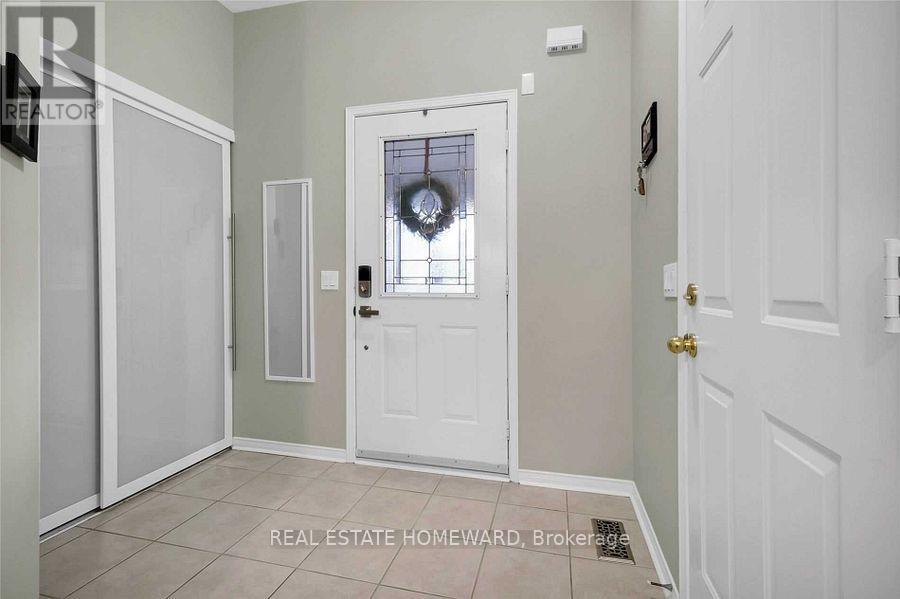 19 Bilbrough Street, Aurora, Ontario  L4G 7W3 - Photo 3 - N13722658