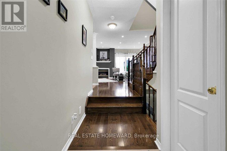 19 Bilbrough Street, Aurora, Ontario  L4G 7W3 - Photo 4 - N13722658
