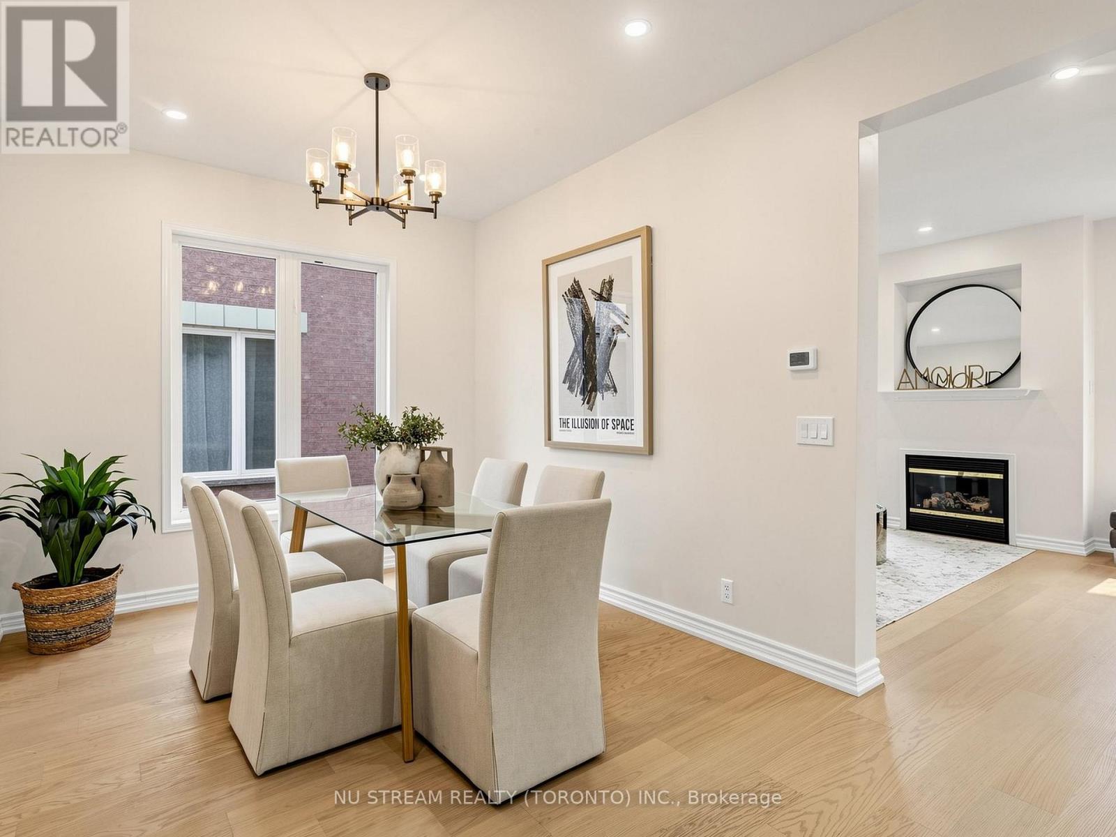 157 Bilbrough Street, Aurora, Ontario  L4G 7X1 - Photo 6 - N13722684