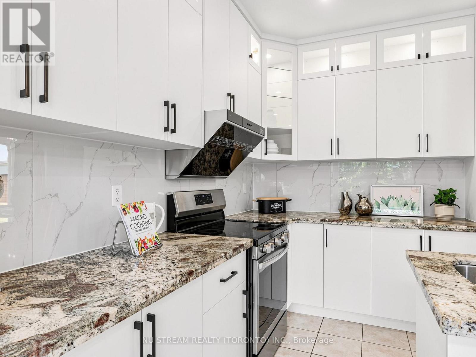 157 Bilbrough Street, Aurora, Ontario  L4G 7X1 - Photo 9 - N13722684