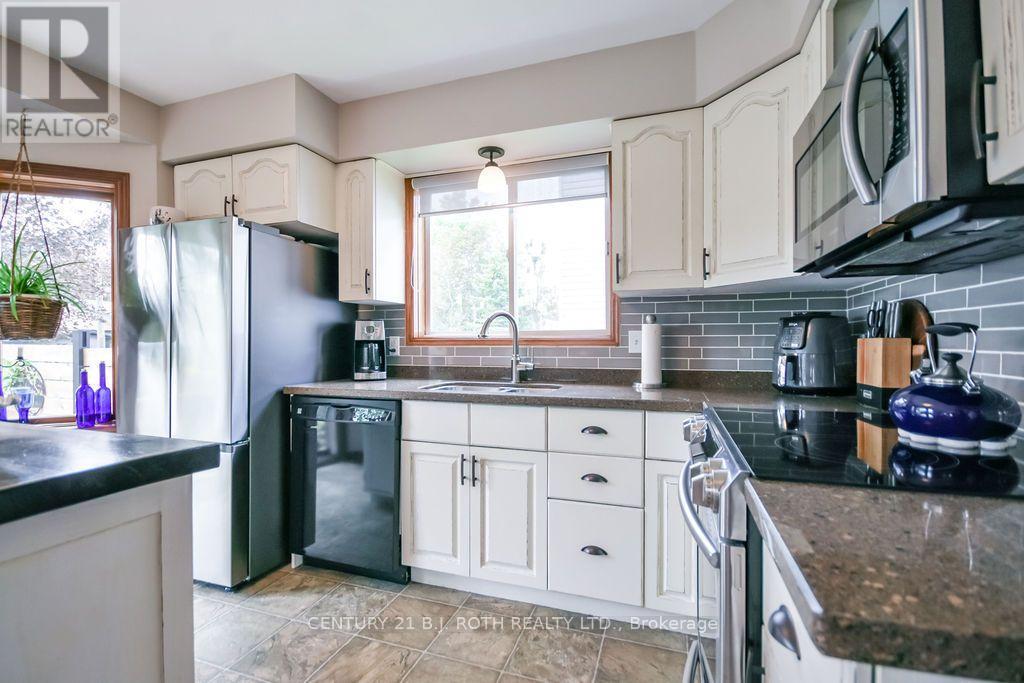 377 Mary Street, Orillia, Ontario  L3V 3G2 - Photo 9 - S13722600