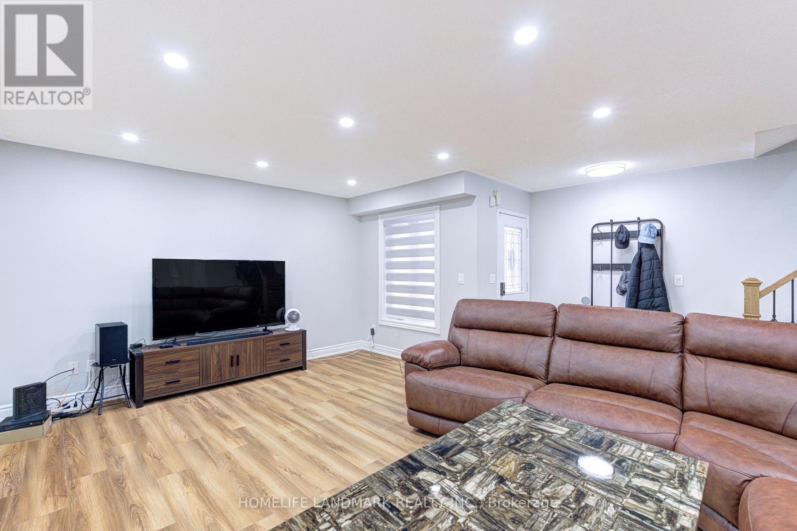 1192 Prestonwood Crescent, Mississauga, Ontario  L5V 2V3 - Photo 4 - W13722492