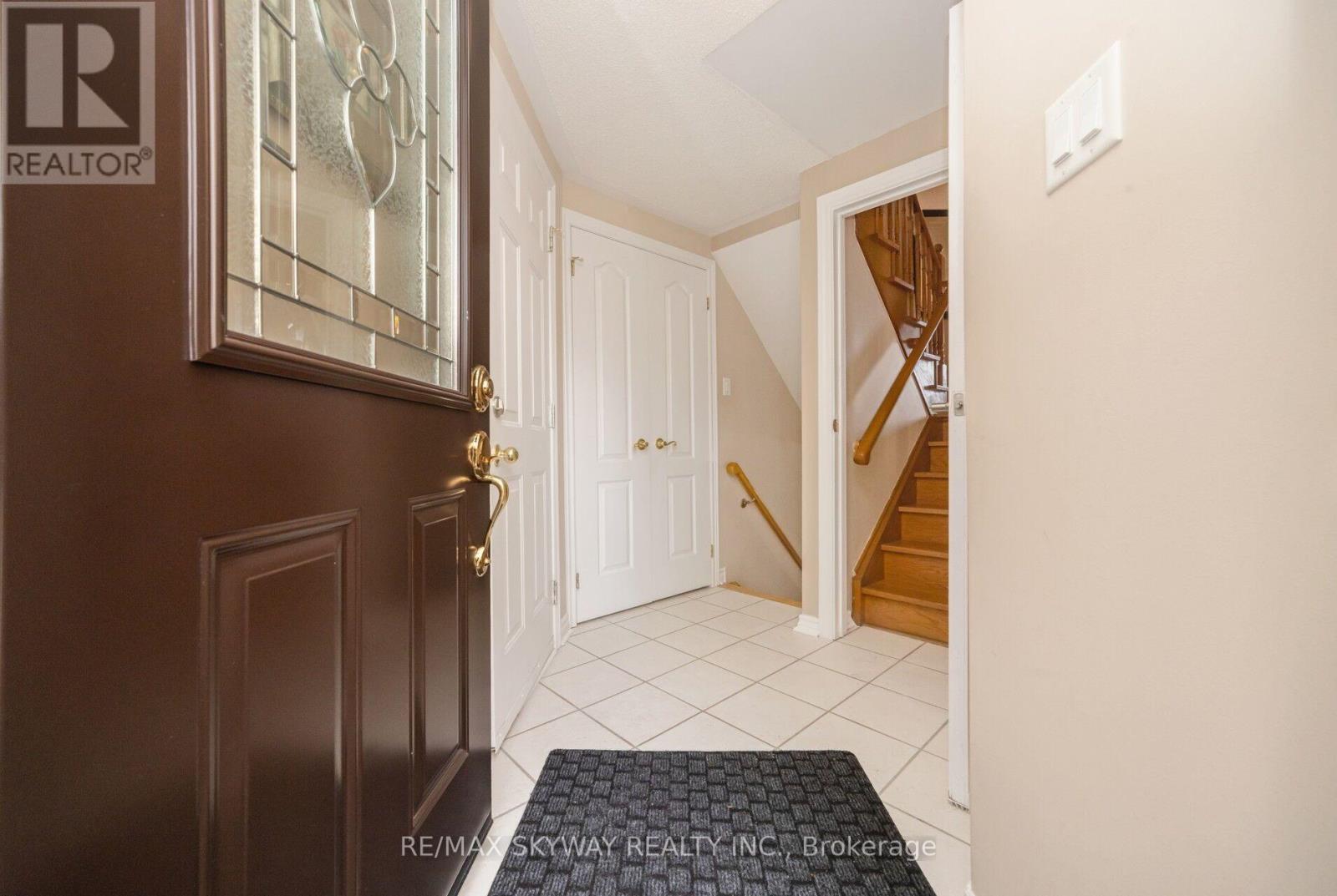 25 Woodcreek Drive, Brampton, Ontario  L6Z 4V5 - Photo 10 - W13722506