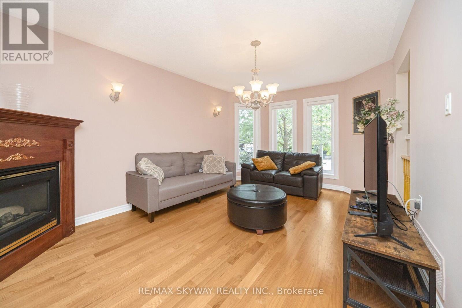 25 Woodcreek Drive, Brampton, Ontario  L6Z 4V5 - Photo 11 - W13722506