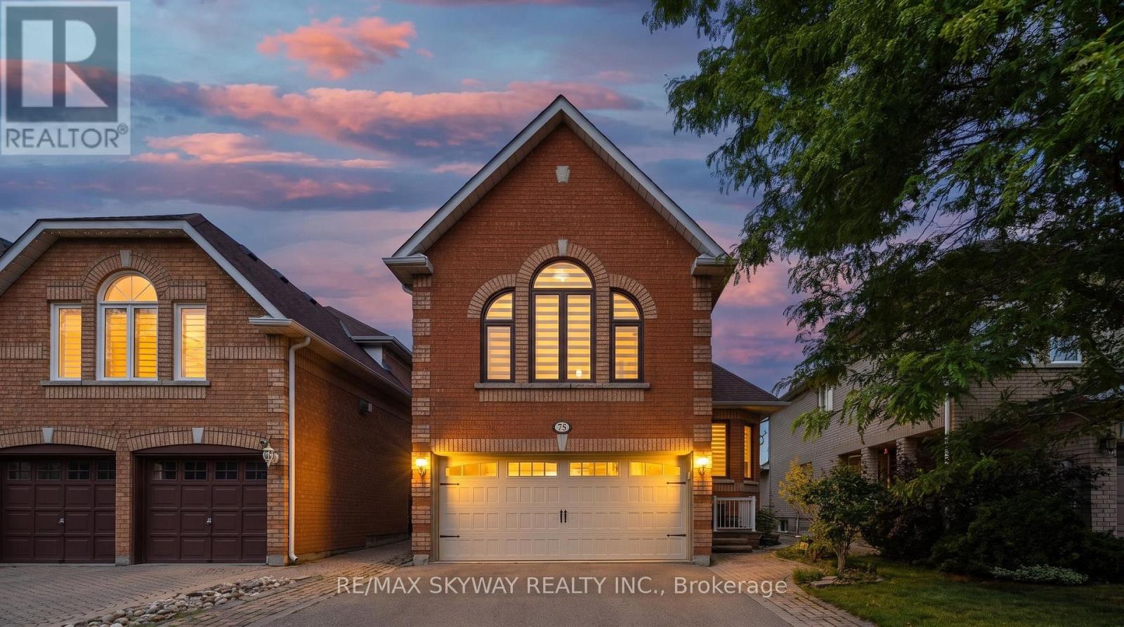 25 Woodcreek Drive, Brampton, Ontario  L6Z 4V5 - Photo 2 - W13722506