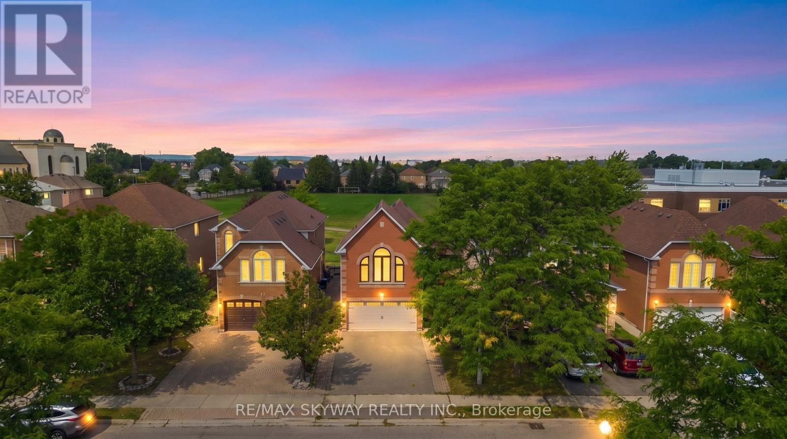 25 Woodcreek Drive, Brampton, Ontario  L6Z 4V5 - Photo 4 - W13722506