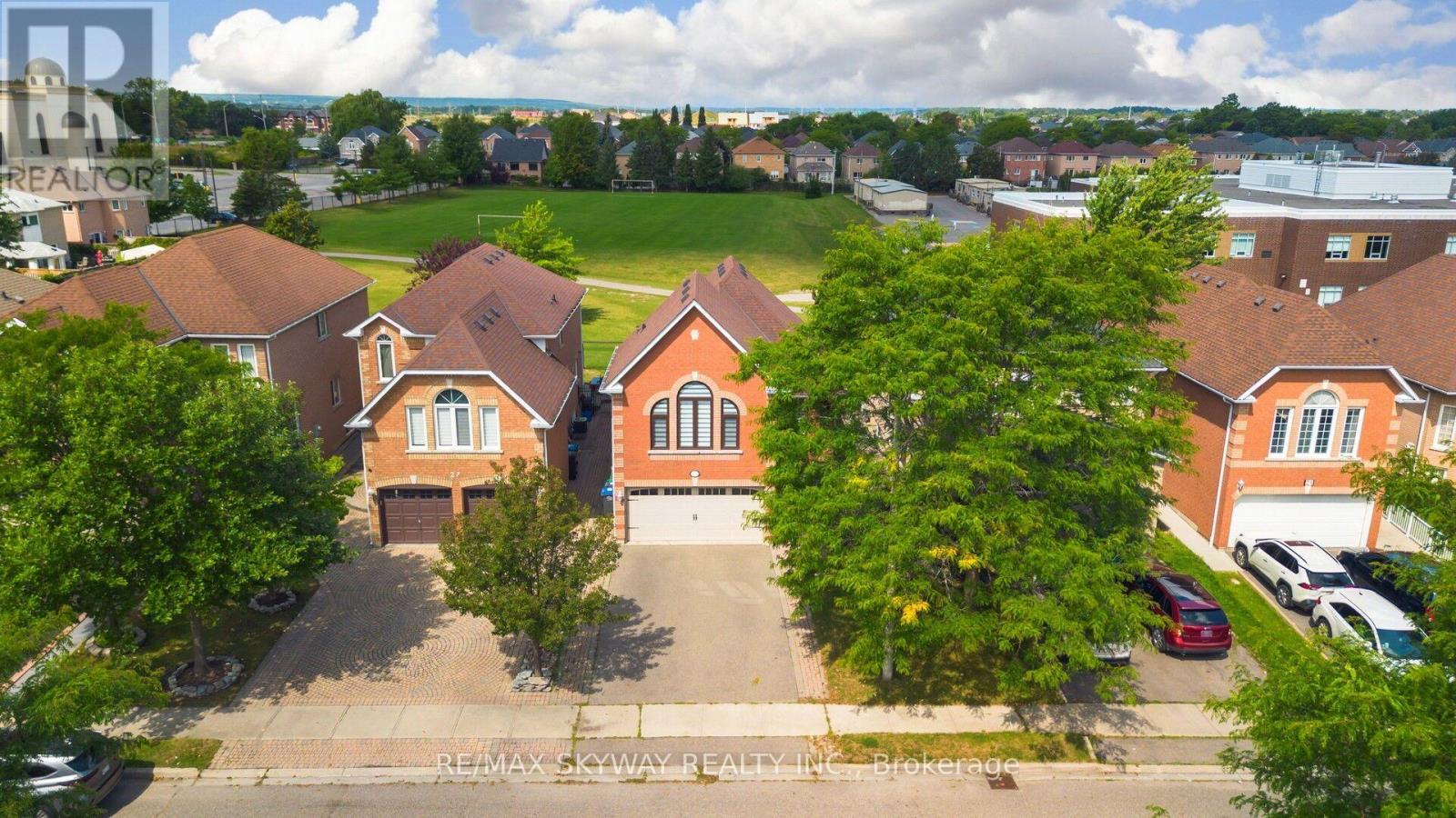 25 Woodcreek Drive, Brampton, Ontario  L6Z 4V5 - Photo 5 - W13722506
