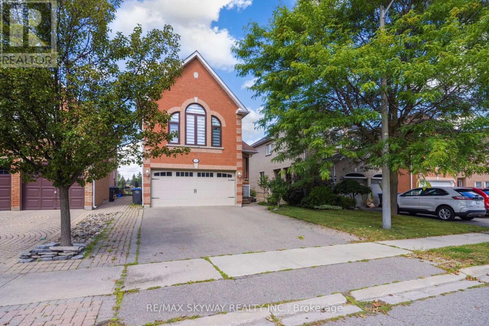 25 Woodcreek Drive, Brampton, Ontario  L6Z 4V5 - Photo 6 - W13722506
