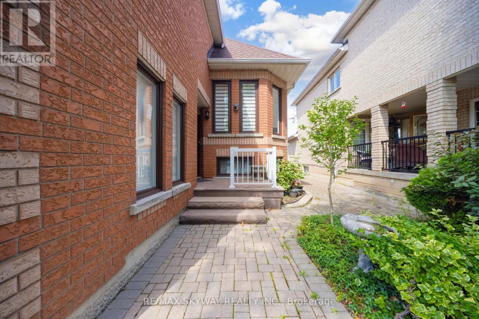 25 Woodcreek Drive, Brampton, Ontario  L6Z 4V5 - Photo 7 - W13722506
