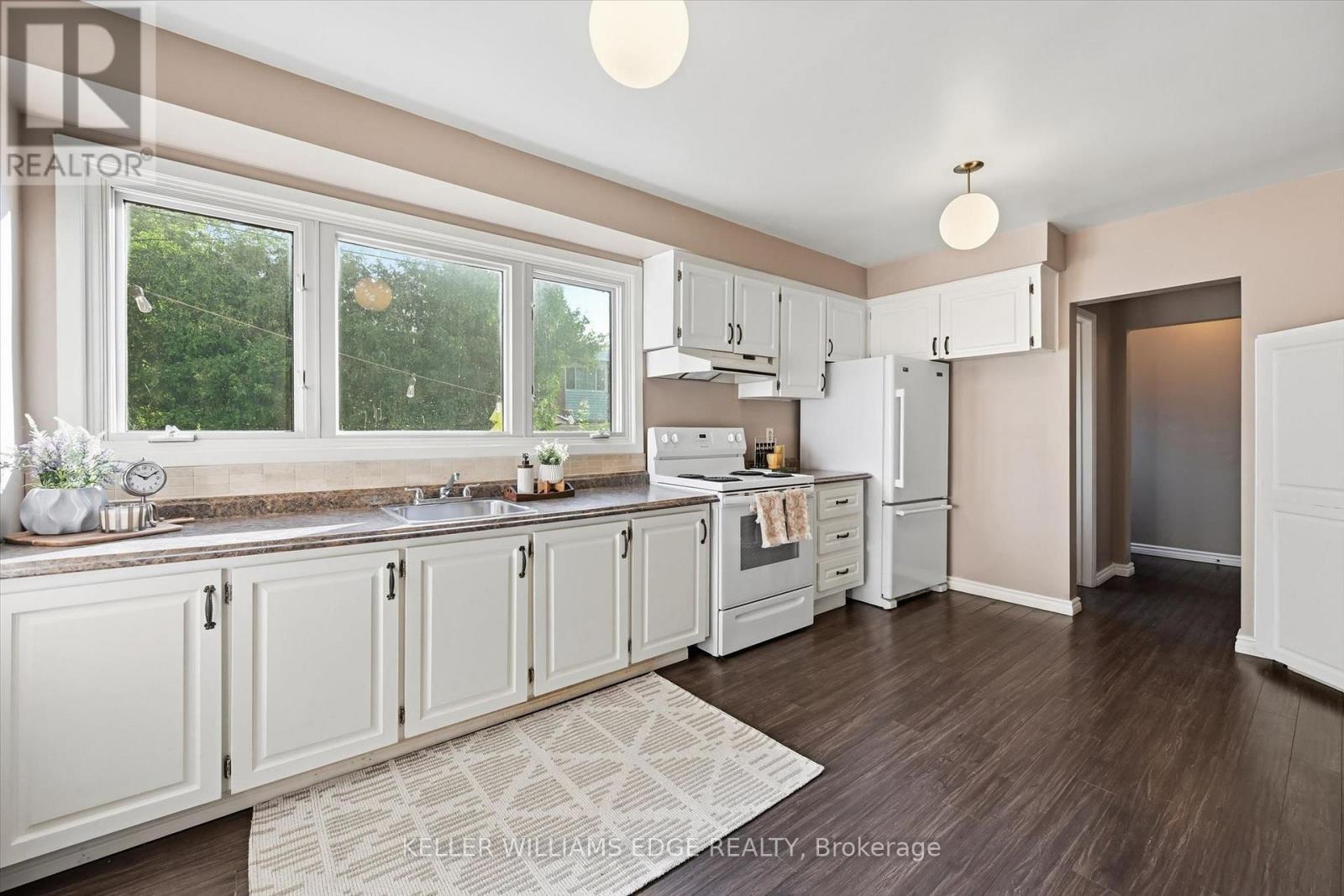 2367 Maryvale Court, Burlington, Ontario  L7P 2P1 - Photo 8 - W13722544