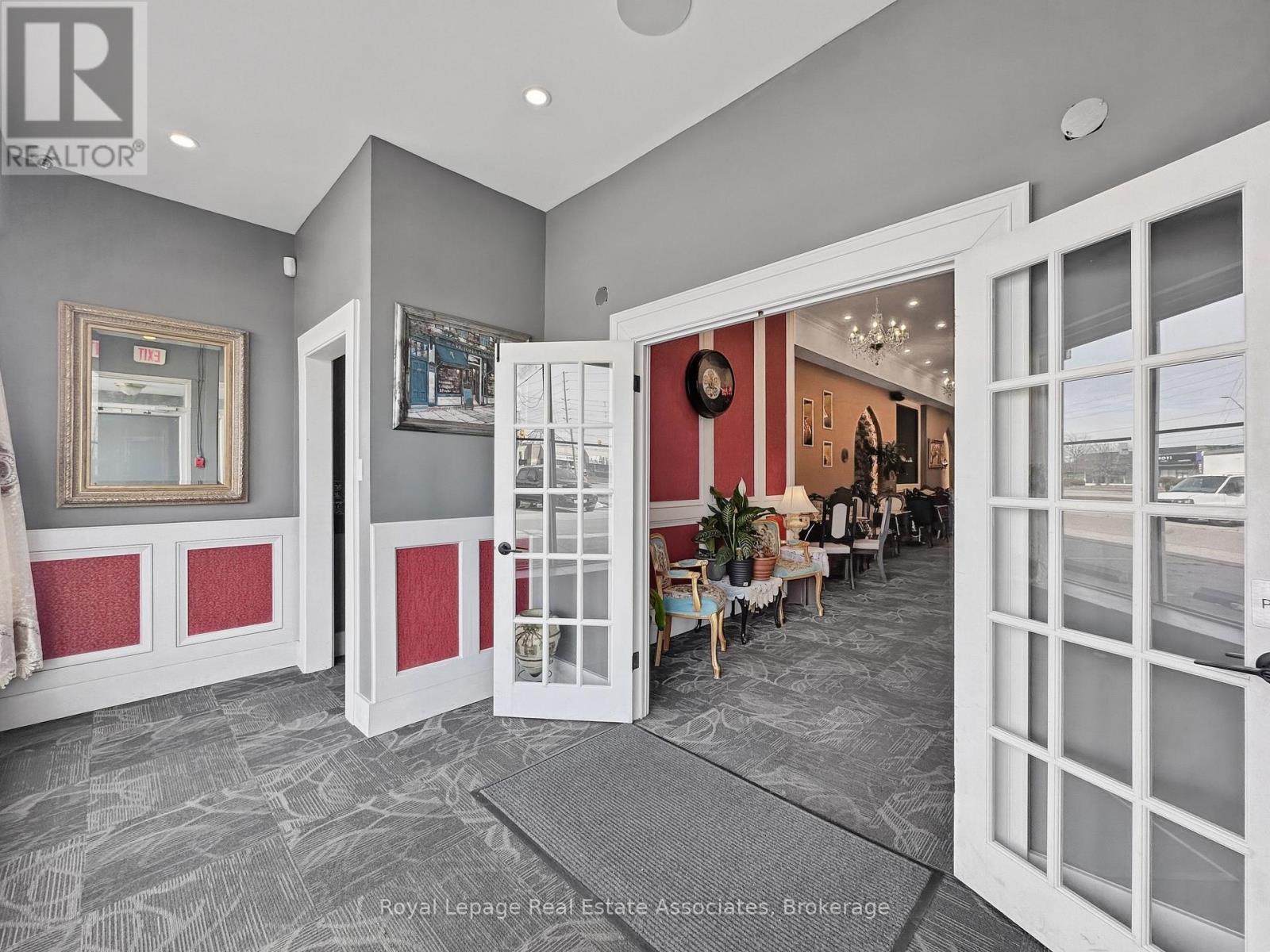 1850 Dundas Street, Mississauga, Ontario  L4X 1L9 - Photo 2 - W13722548