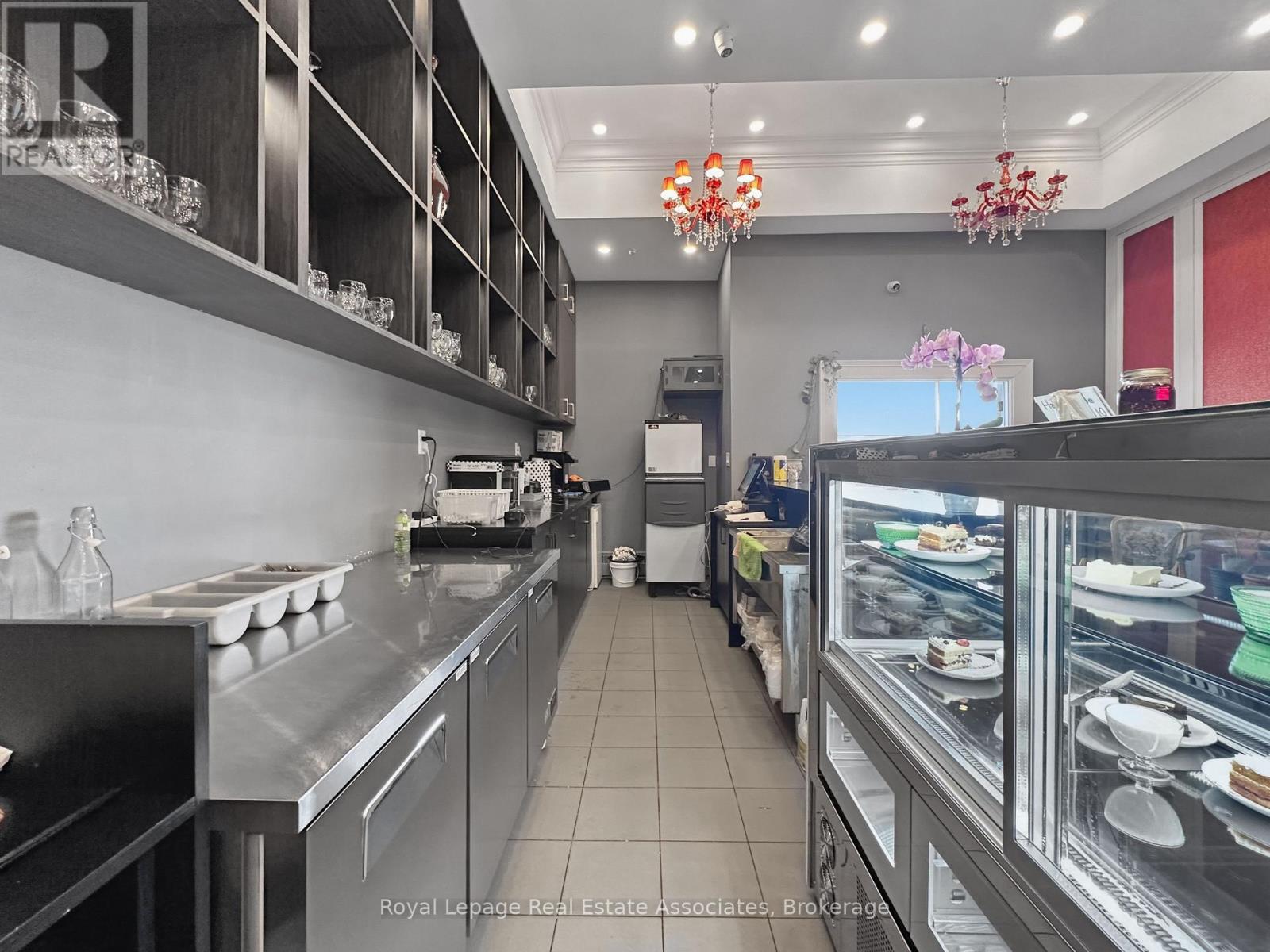 1850 Dundas Street, Mississauga, Ontario  L4X 1L9 - Photo 5 - W13722548