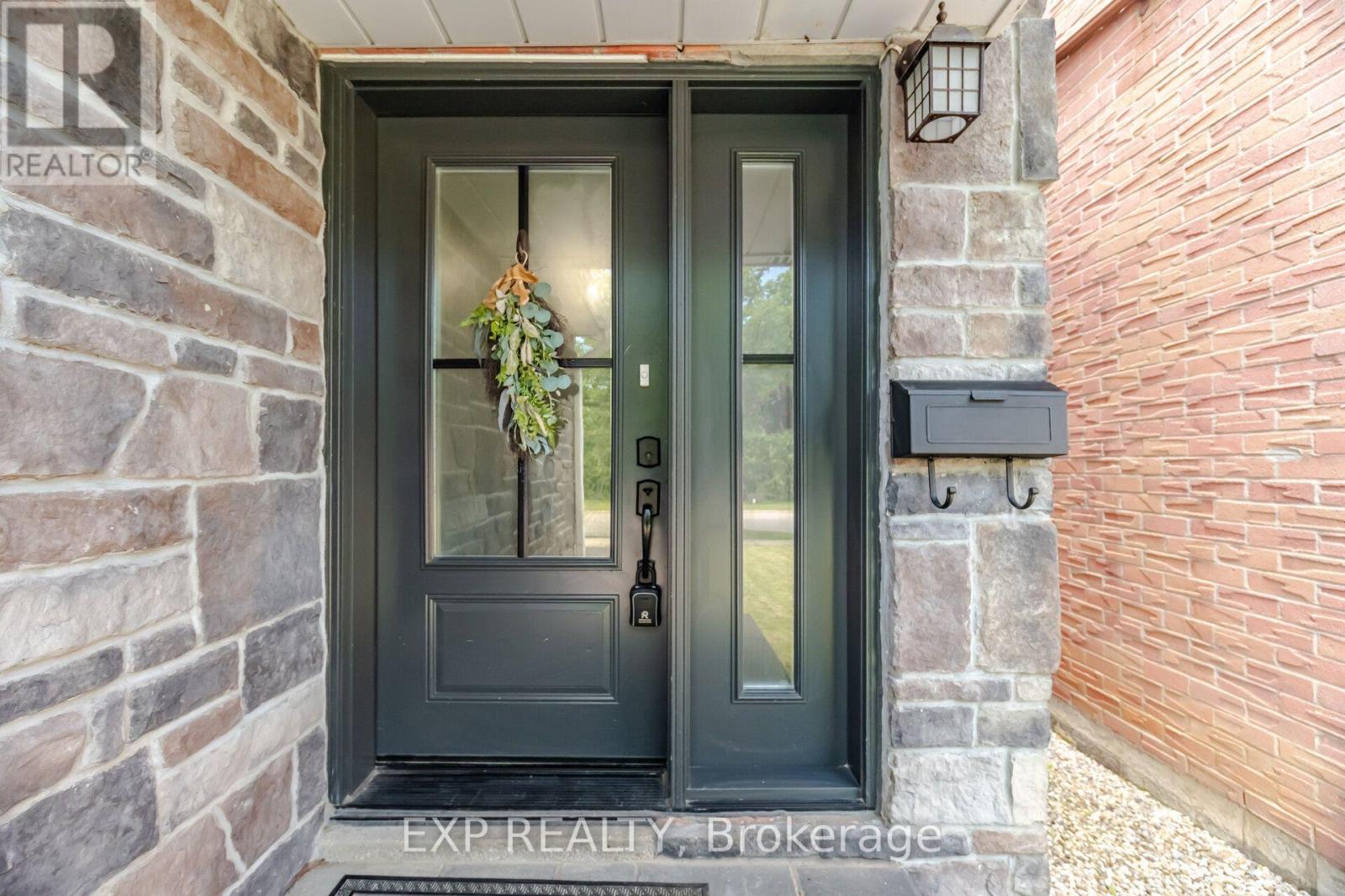 14 Royal Palm Drive, Brampton, Ontario  L6Z 1P5 - Photo 4 - W13722556