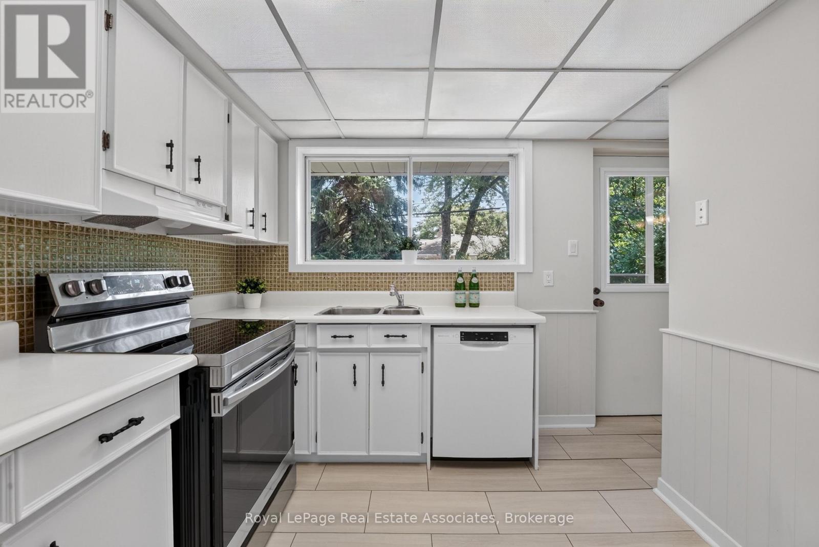 7 Greening Crescent, Toronto, Ontario  M9A 1N9 - Photo 16 - W13722596