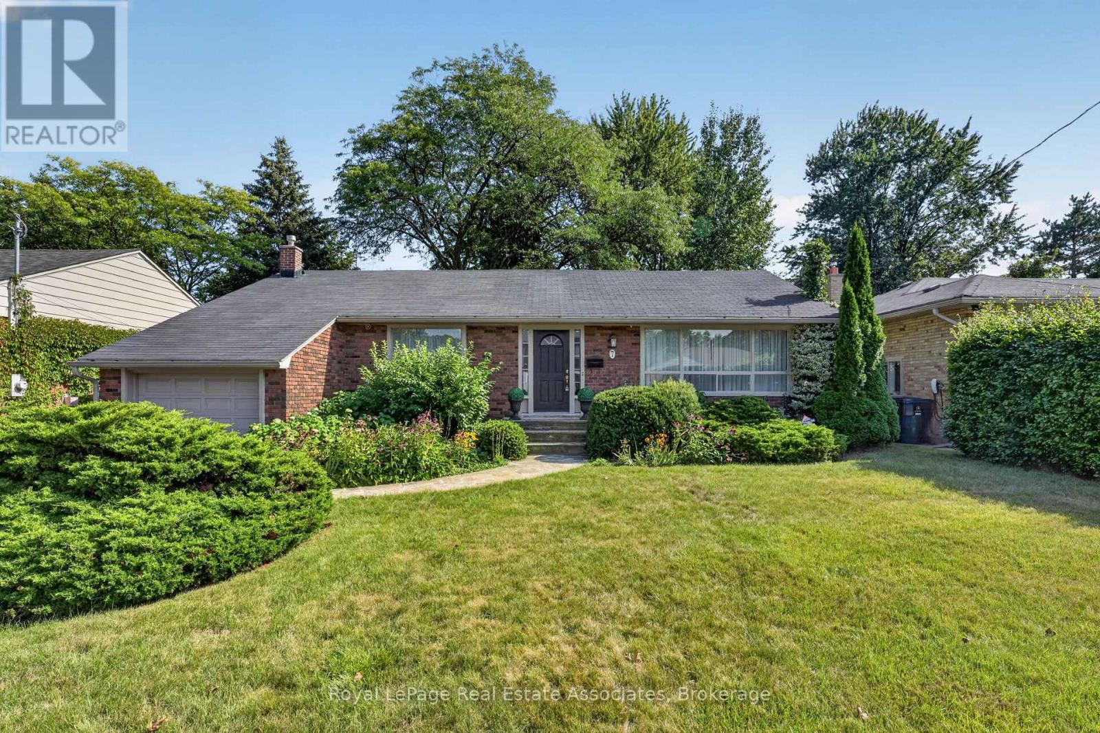 7 Greening Crescent, Toronto, Ontario  M9A 1N9 - Photo 3 - W13722596