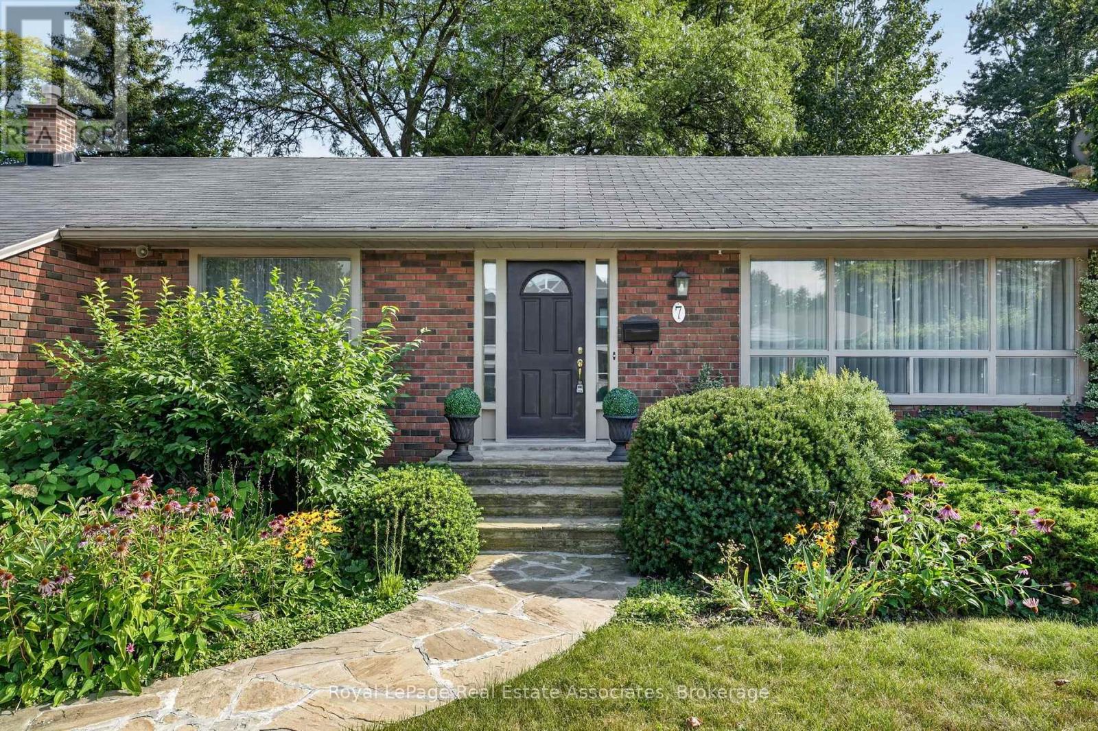 7 Greening Crescent, Toronto, Ontario  M9A 1N9 - Photo 4 - W13722596