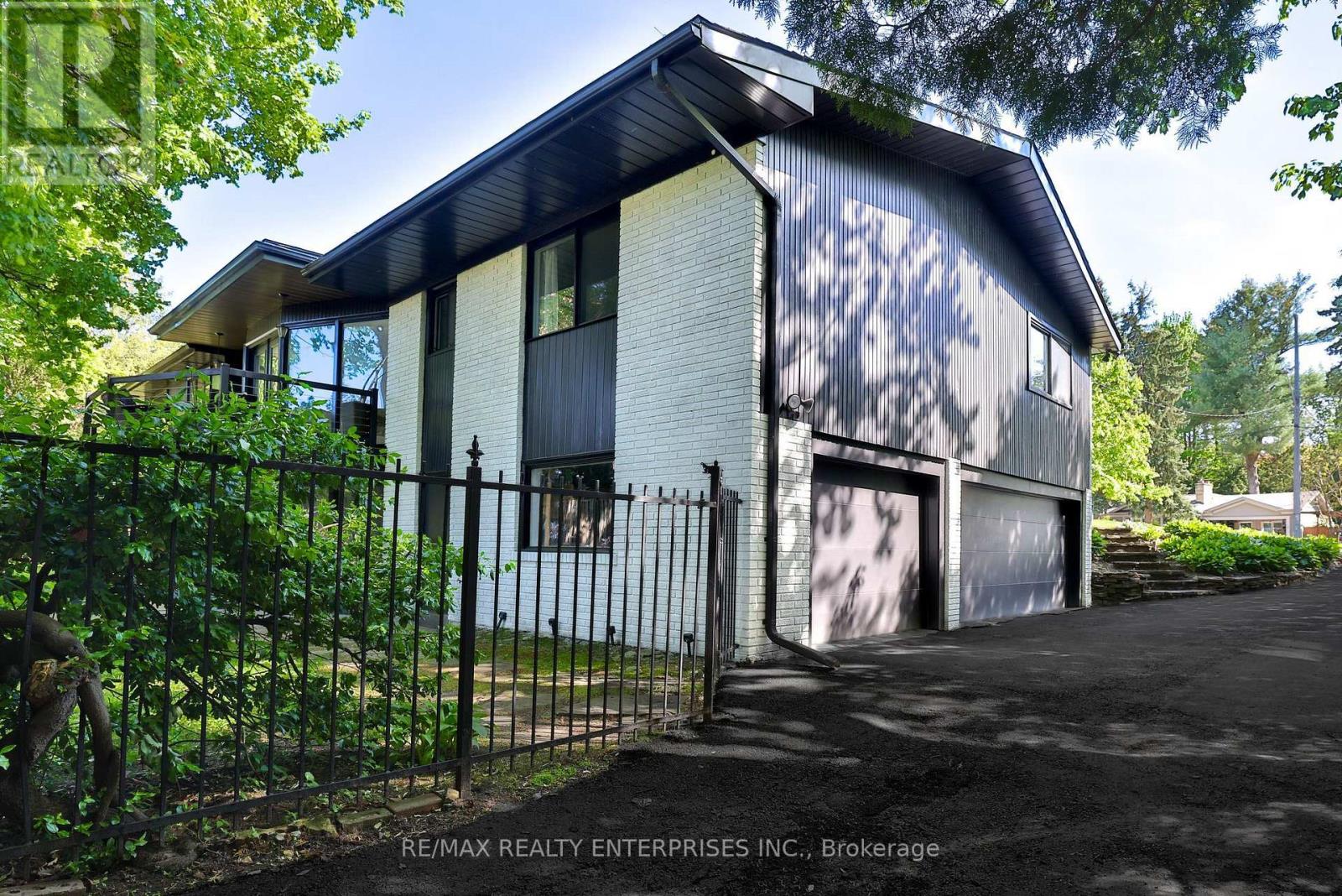 625 SIR RICHARDS ROAD Mississauga (Erindale) Ontario Canada L5C1A3 4