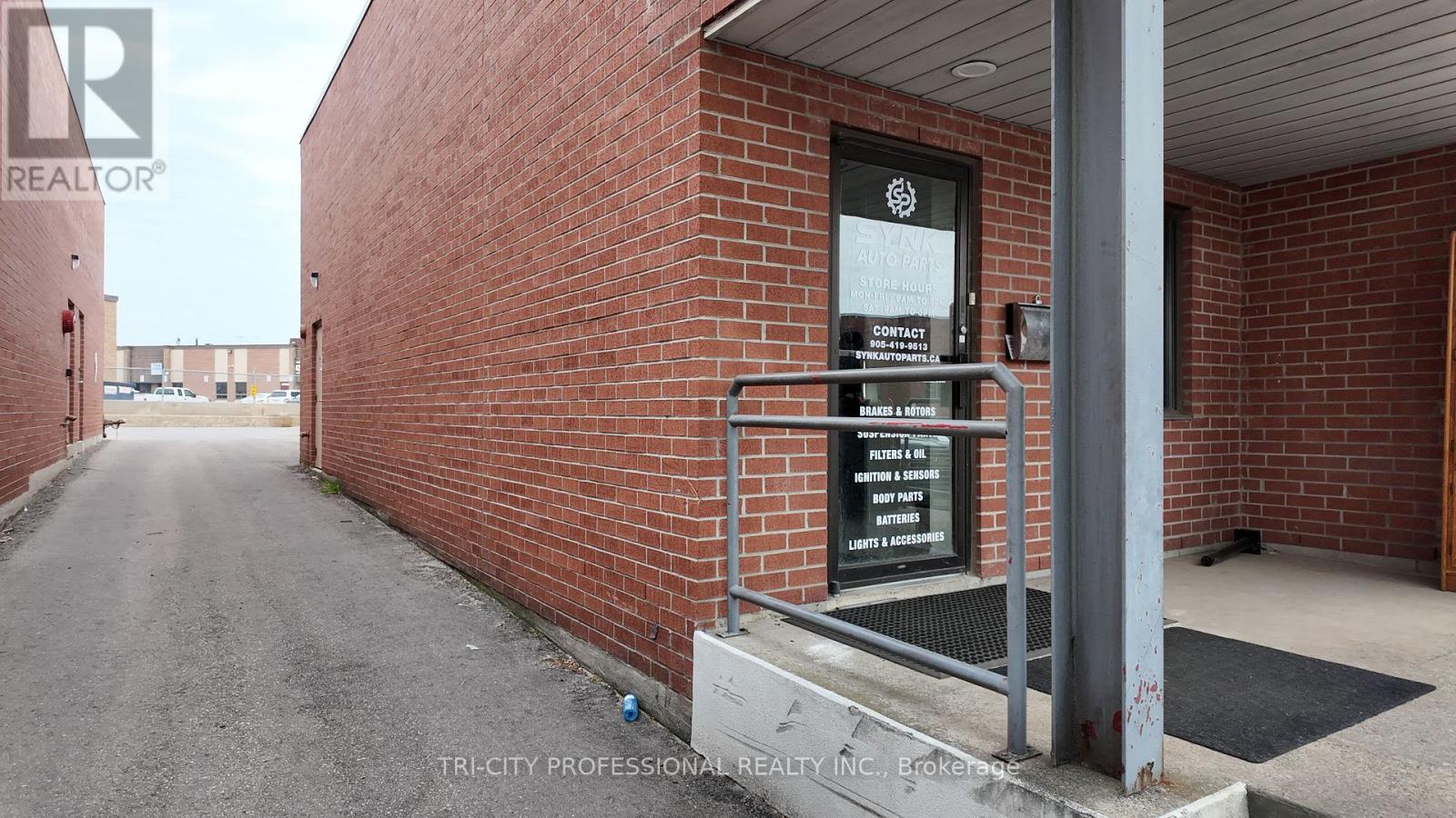 27 - 175 Toryork Drive, Toronto, Ontario M9L 2Y7 - Photo 2 - W13722648