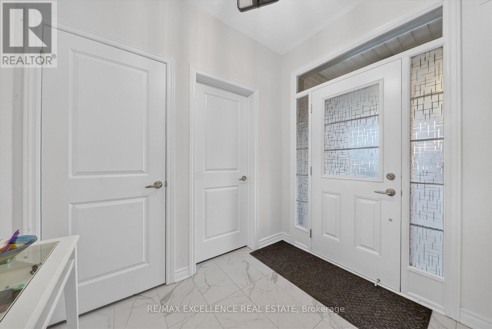 1260 Restivo Lane, Milton, Ontario  L9E 1J9 - Photo 4 - W13722698
