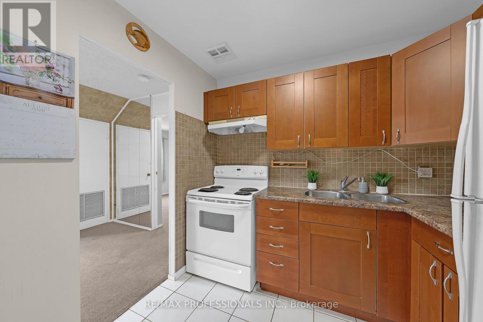 116 - 2001 Bonnymede Drive, Mississauga, Ontario  L5J 4H8 - Photo 3 - W13722708