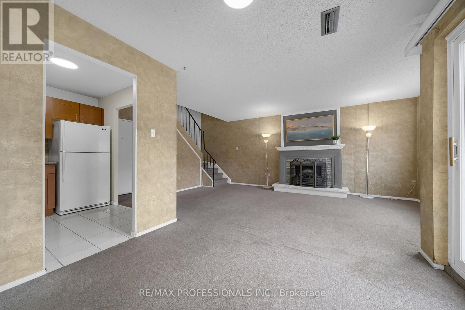 116 - 2001 Bonnymede Drive, Mississauga, Ontario  L5J 4H8 - Photo 4 - W13722708