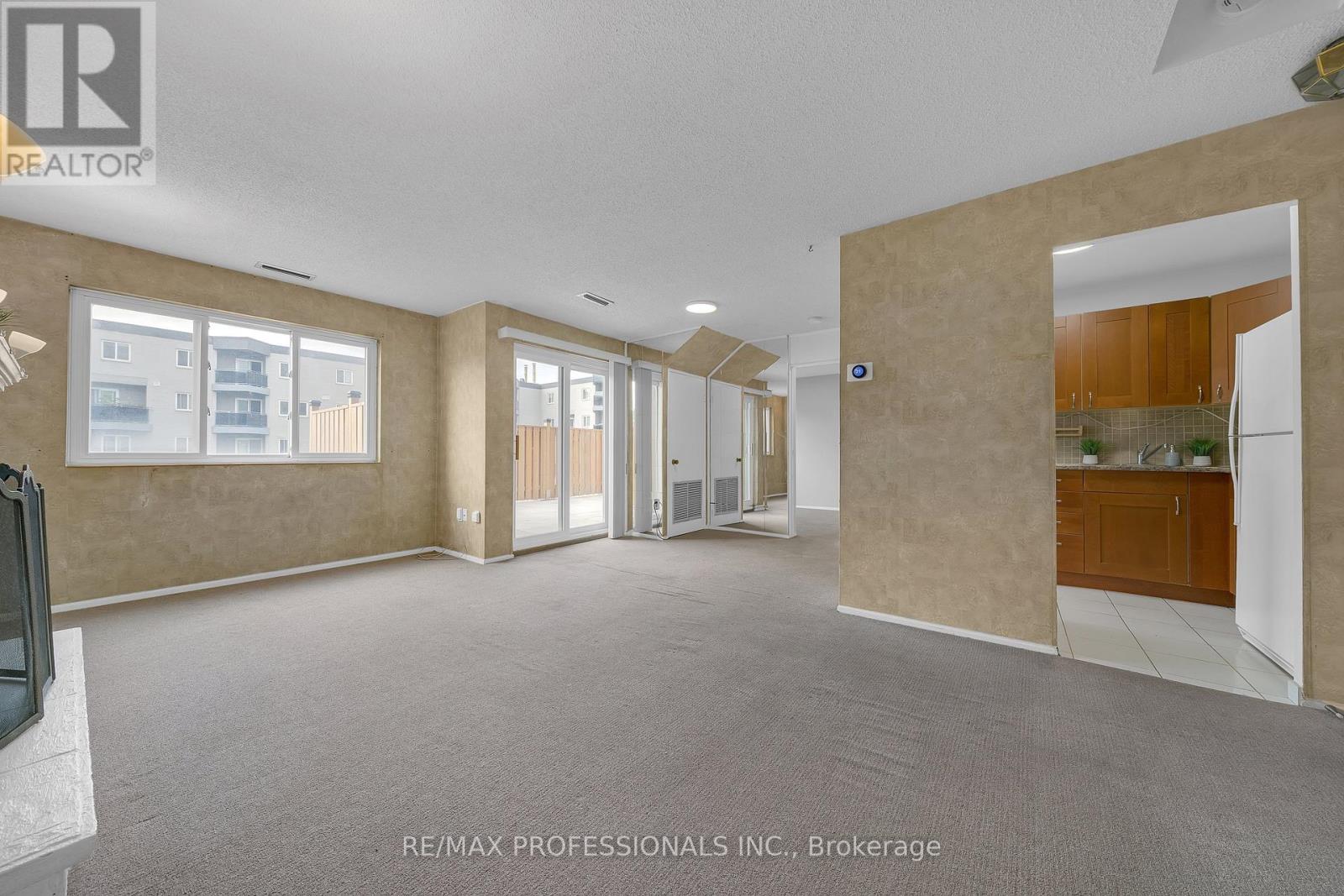116 - 2001 Bonnymede Drive, Mississauga, Ontario  L5J 4H8 - Photo 5 - W13722708