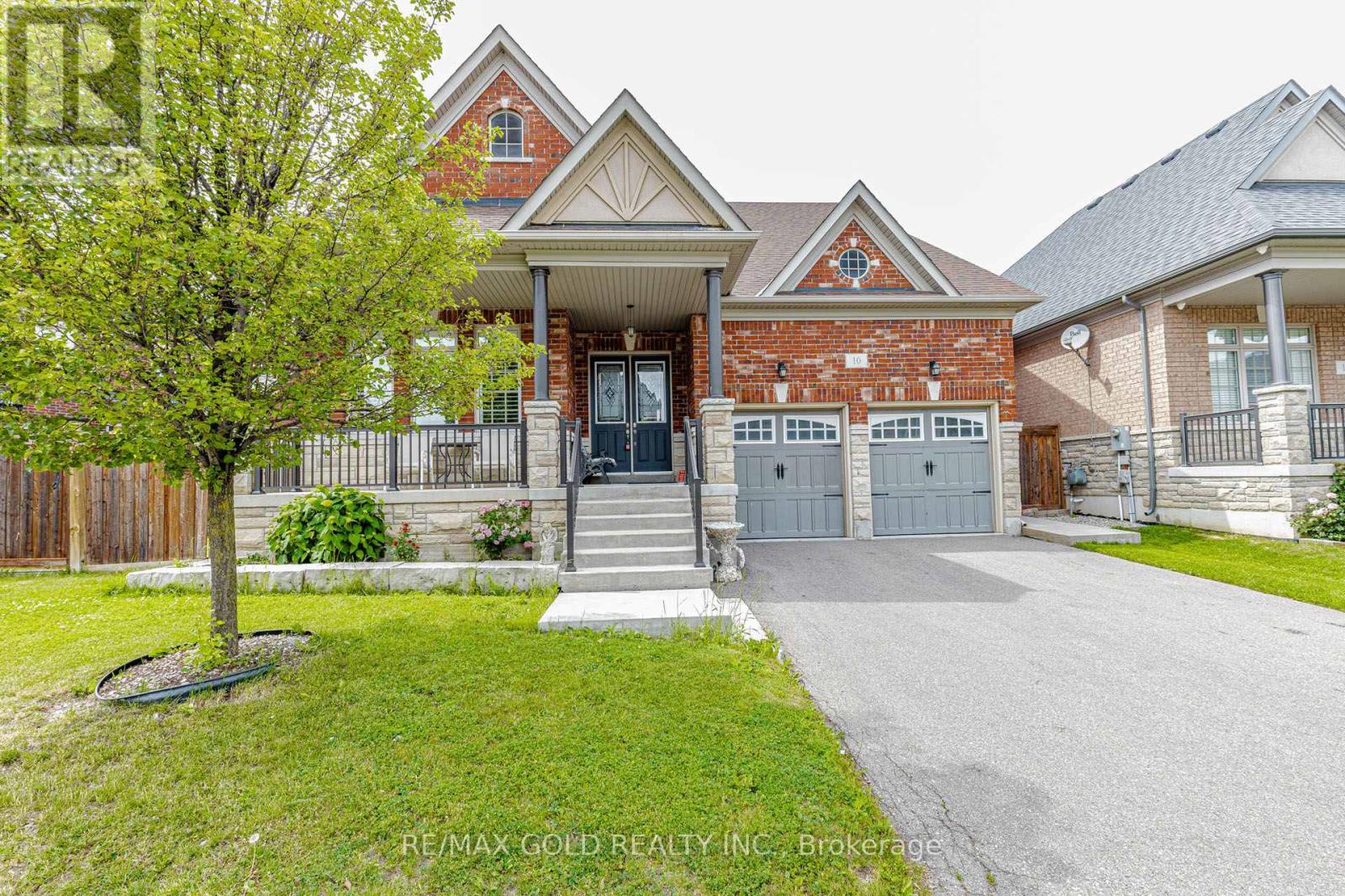 10 Falkland Road, Brampton, Ontario  L6P 4C3 - Photo 2 - W13722726