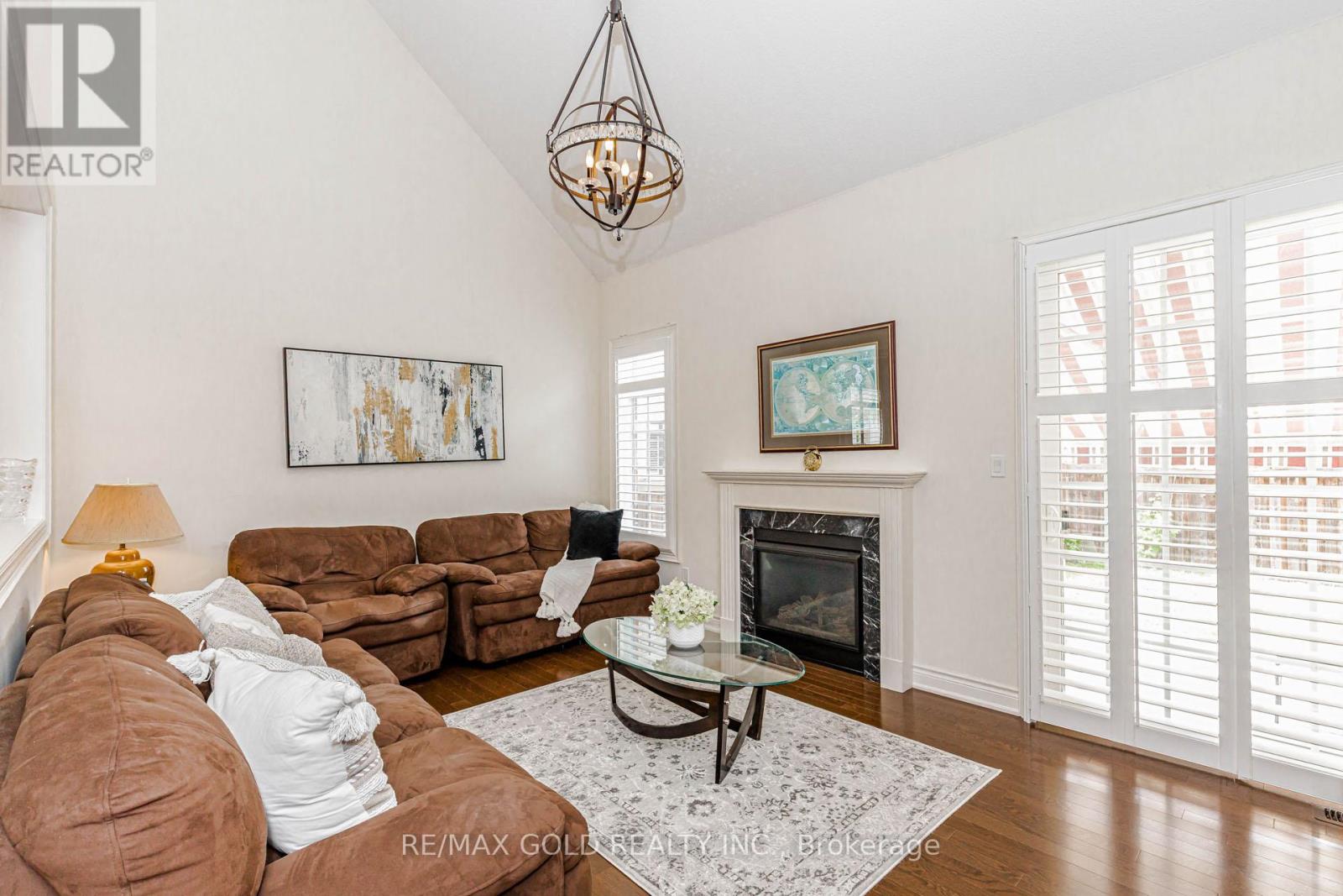 10 Falkland Road, Brampton, Ontario  L6P 4C3 - Photo 6 - W13722726