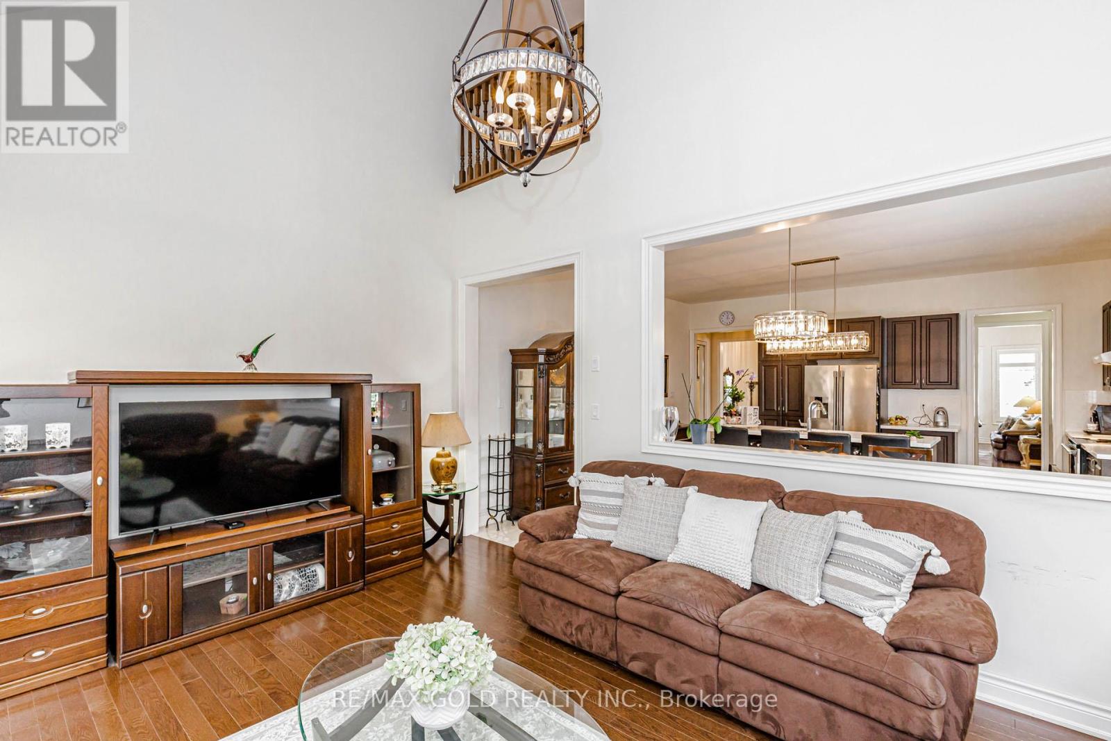 10 Falkland Road, Brampton, Ontario  L6P 4C3 - Photo 7 - W13722726