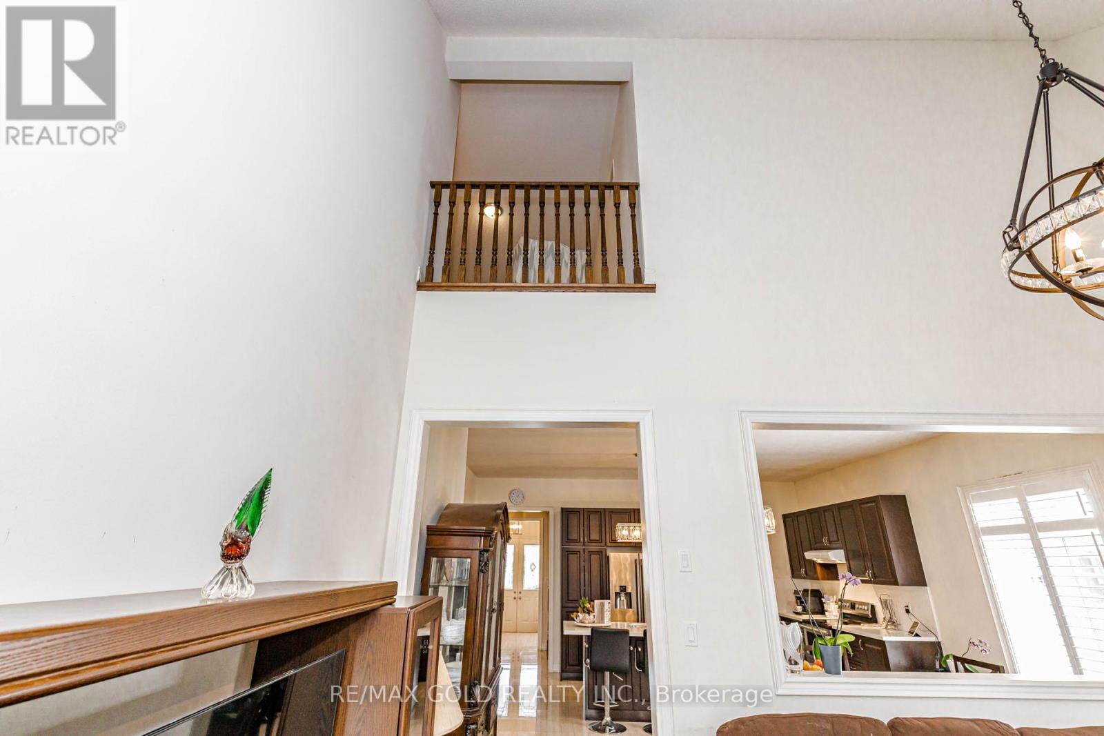 10 Falkland Road, Brampton, Ontario  L6P 4C3 - Photo 8 - W13722726