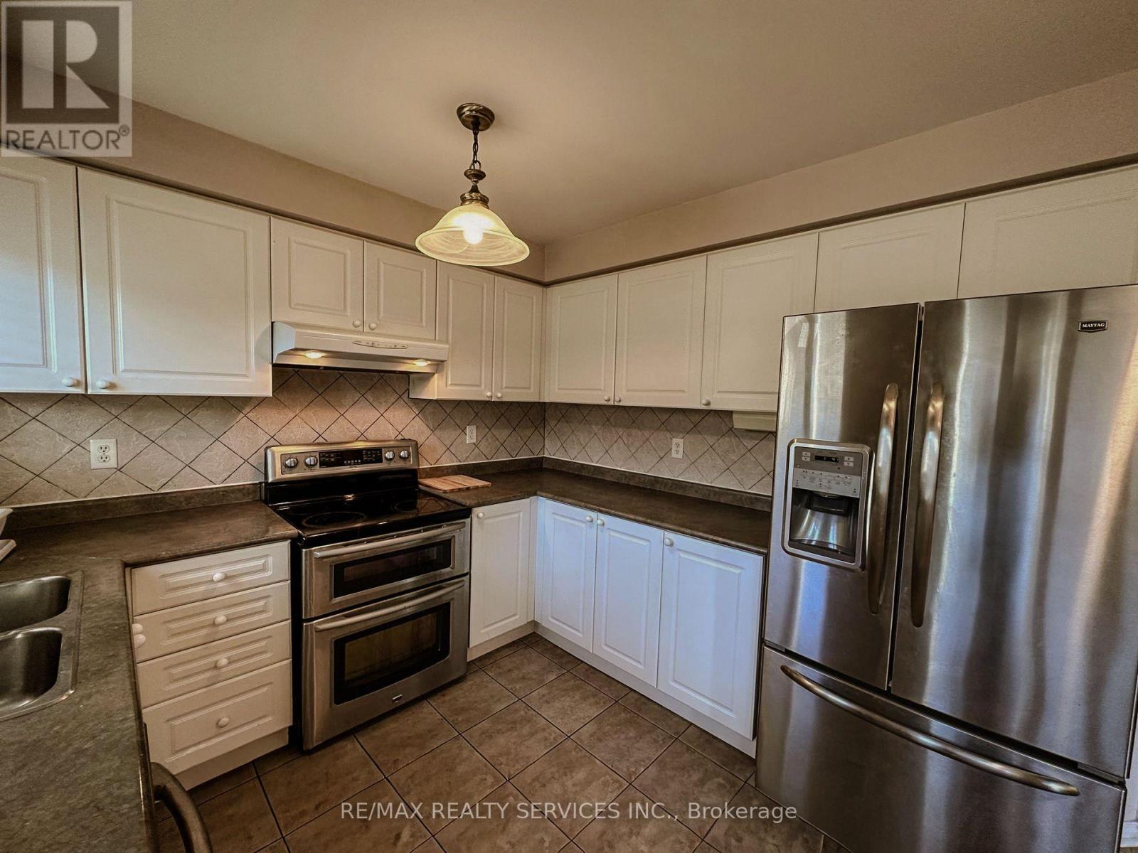 41 Sandyshores Drive, Brampton, Ontario  L6R 2H2 - Photo 3 - W13722738