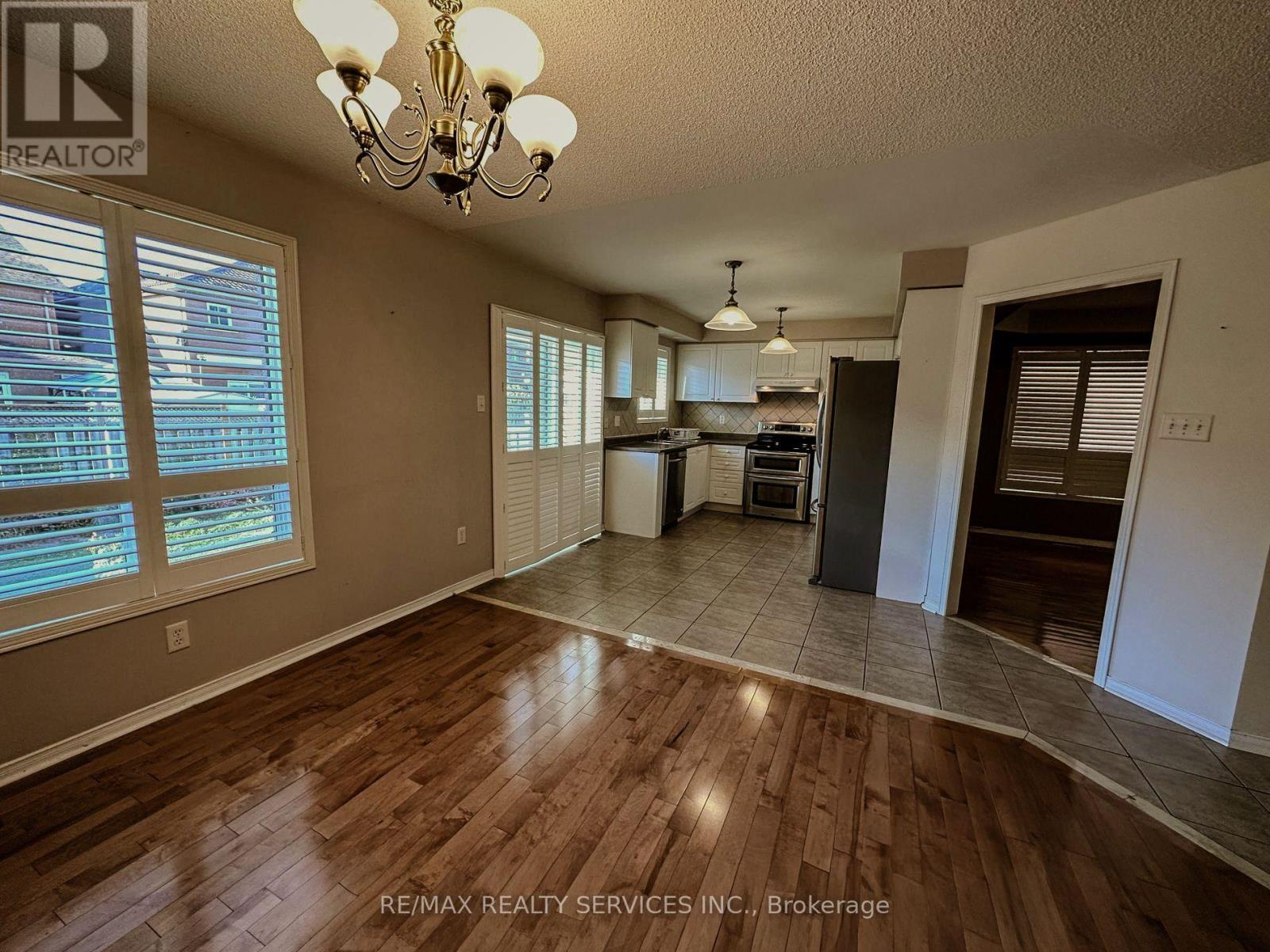 41 Sandyshores Drive, Brampton, Ontario  L6R 2H2 - Photo 4 - W13722738
