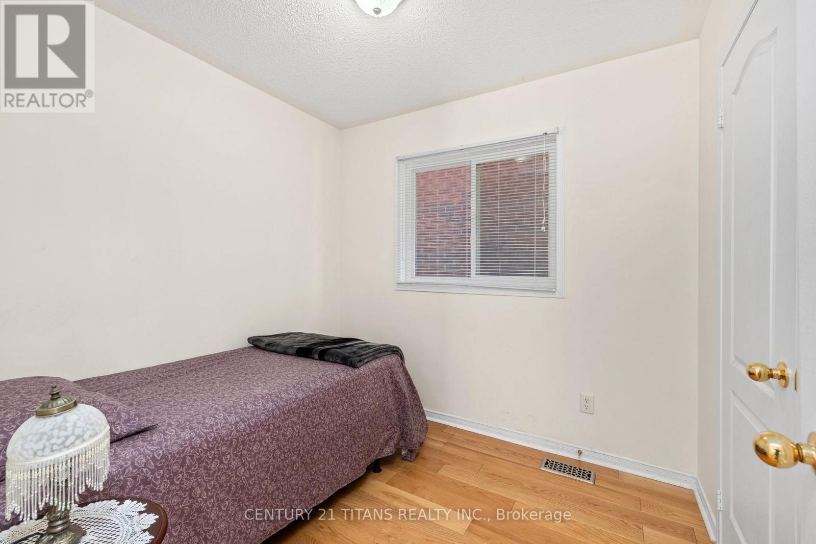 69 Rampart Crescent, Whitby, Ontario  L1P 1T7 - Photo 11 - E13703930