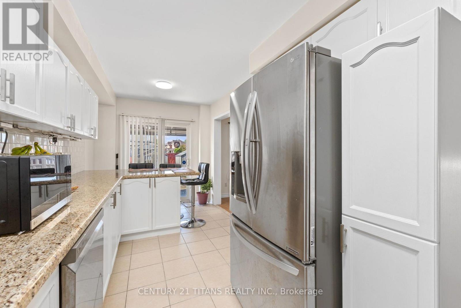 69 RAMPART CRESCENT, Whitby, Ontario