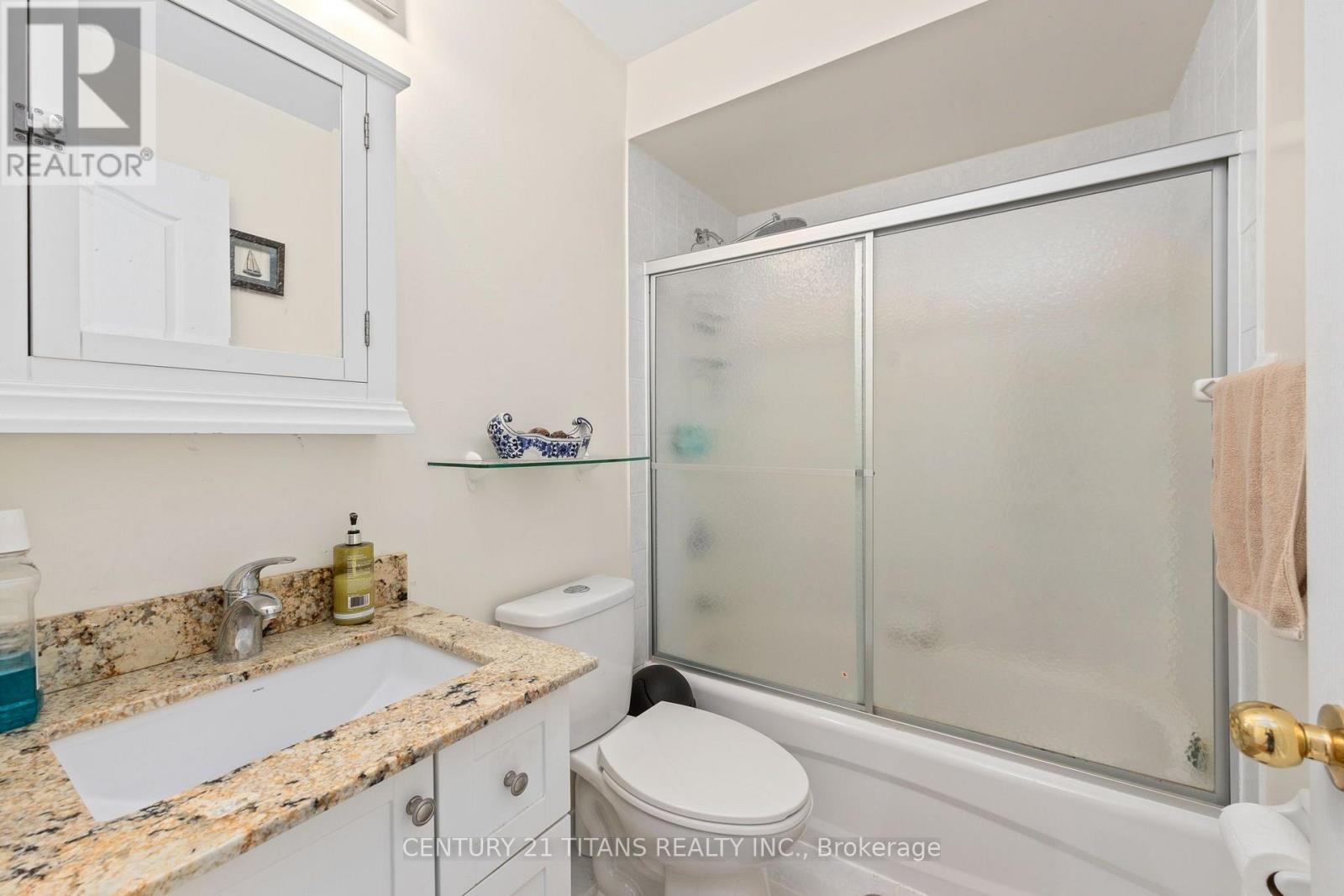 69 Rampart Crescent, Whitby, Ontario  L1P 1T7 - Photo 27 - E13703930