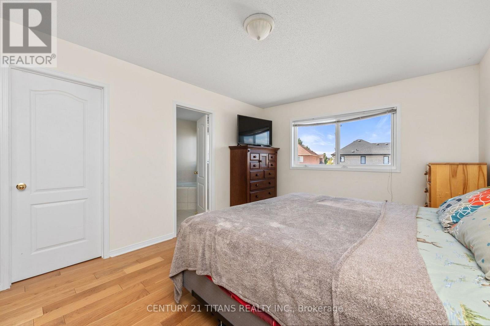 69 Rampart Crescent, Whitby, Ontario  L1P 1T7 - Photo 8 - E13703930