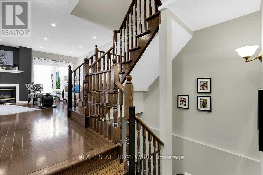 19 Bilbrough Street, Aurora, Ontario  L4G 7W3 - Photo 5 - N13722658