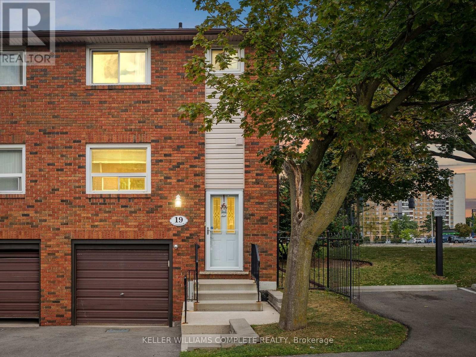 19 - 90 MAGNOLIA DRIVE, Hamilton, Ontario
