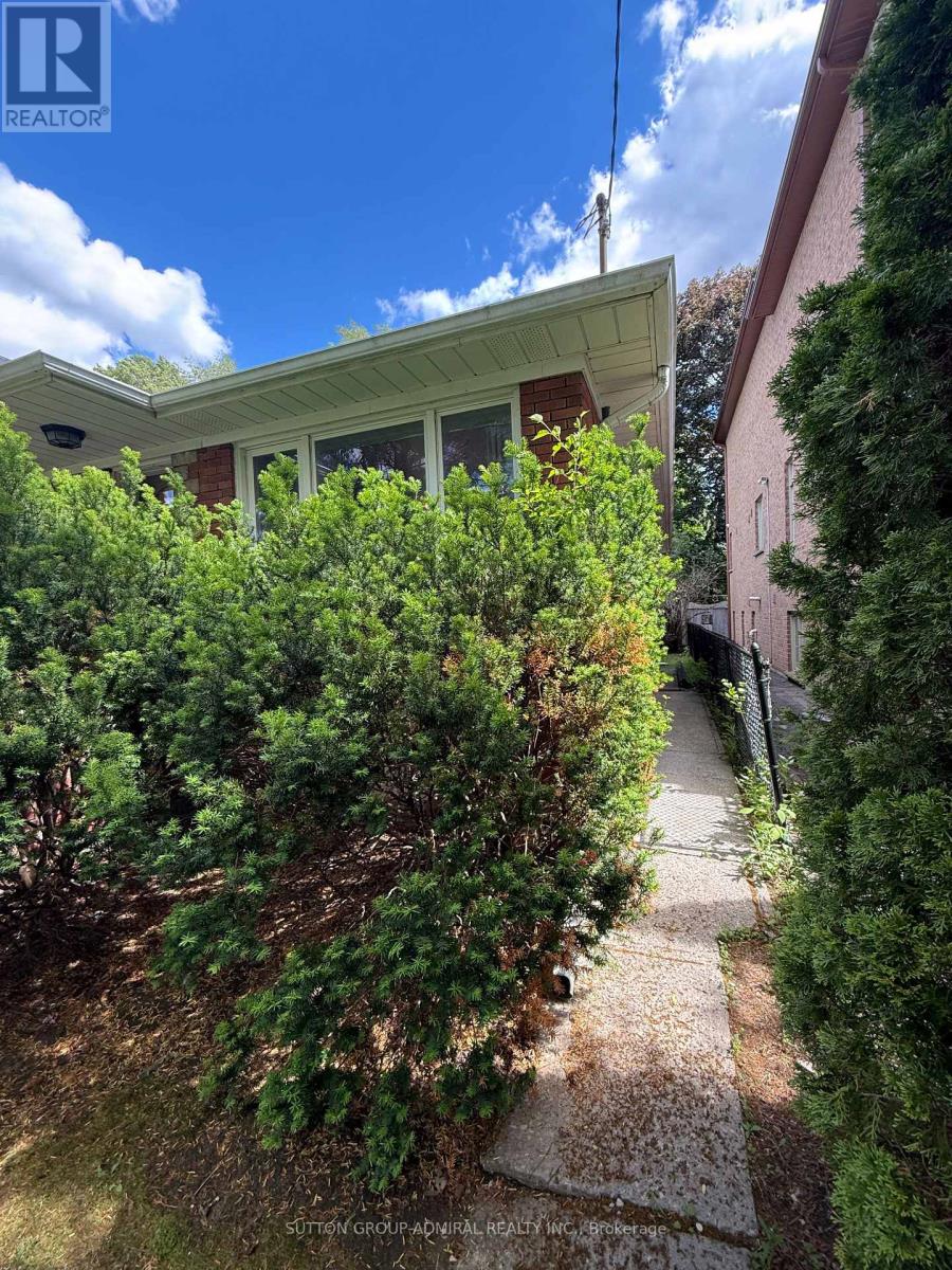 119 Caribou Road, Toronto, Ontario  M5N 2B1 - Photo 6 - C13443226