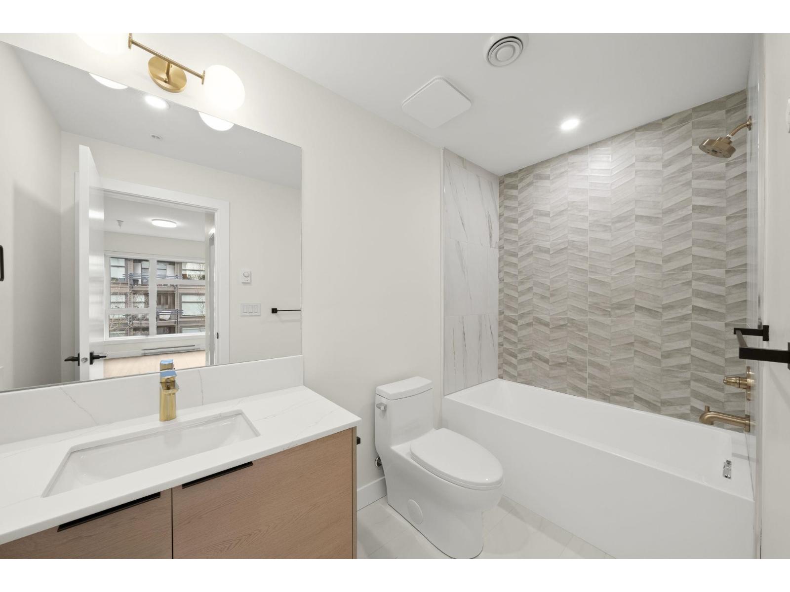 211 15353 17 Avenue, Surrey, British Columbia V4A 1T8 - Photo 16 - R3159635